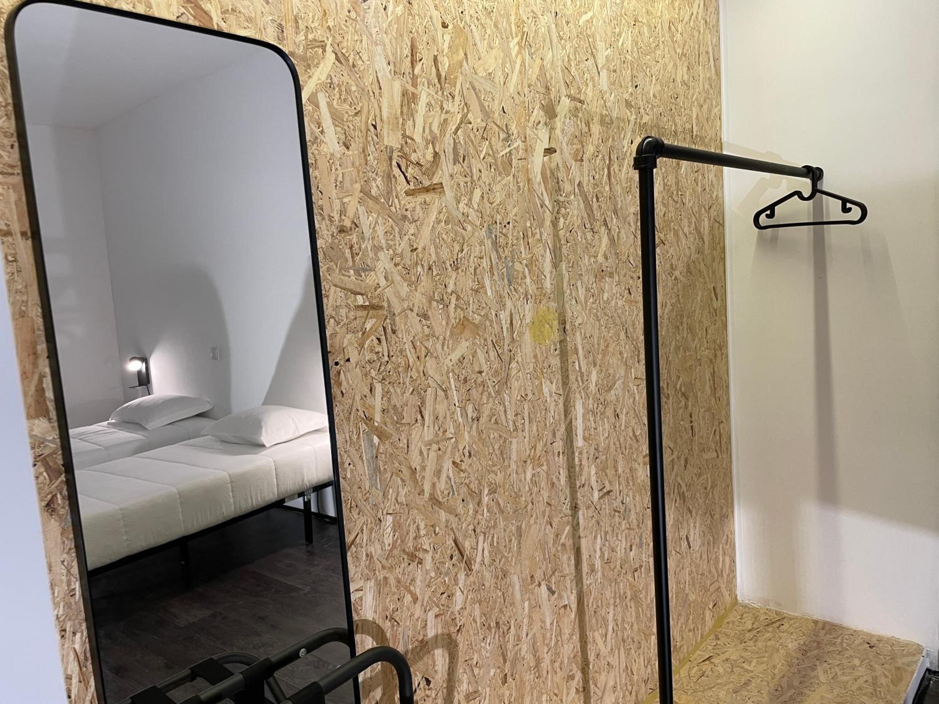 Twin Room with Private Bathroom photo 3