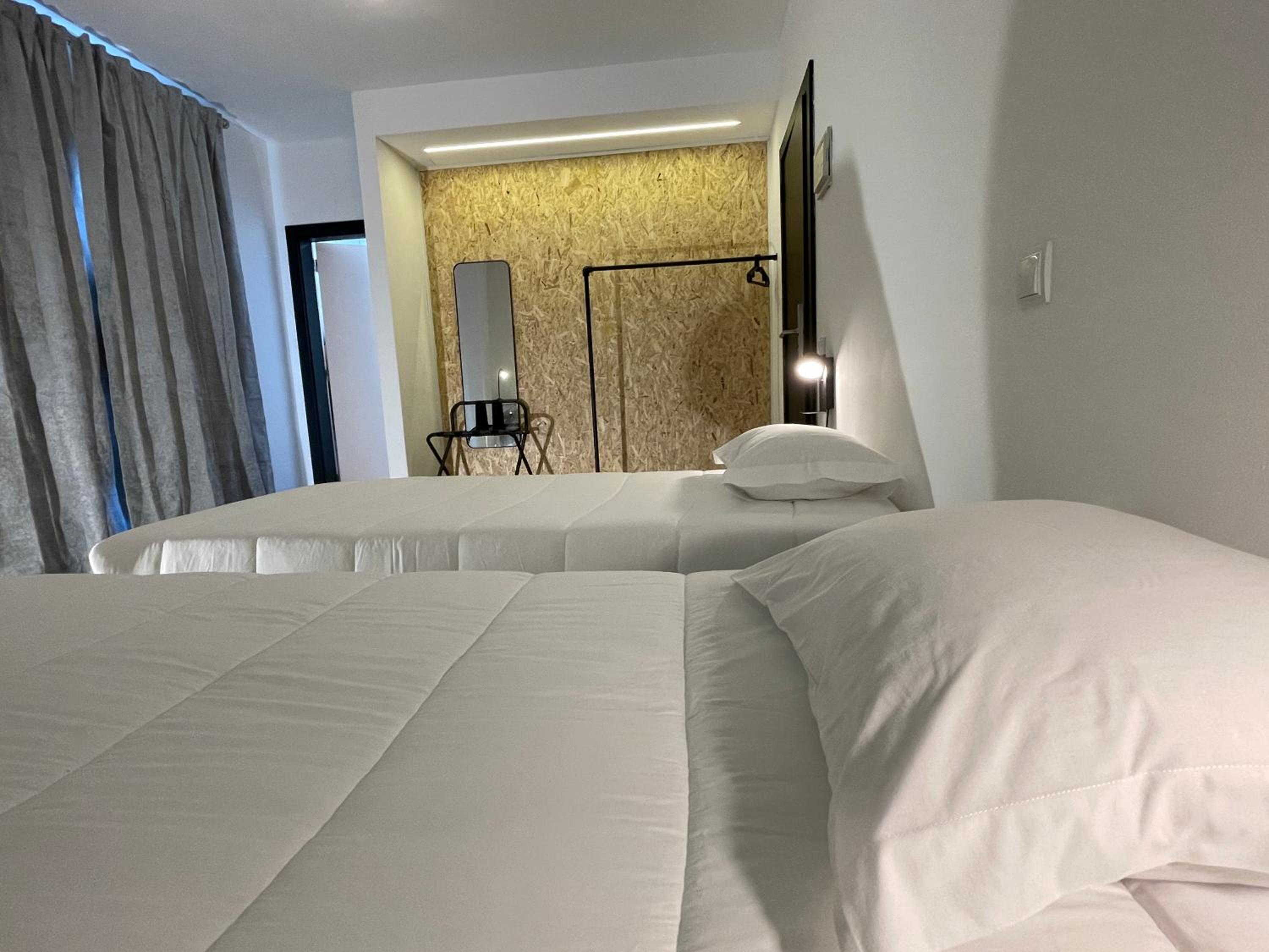Twin Room with Private Bathroom photo 2
