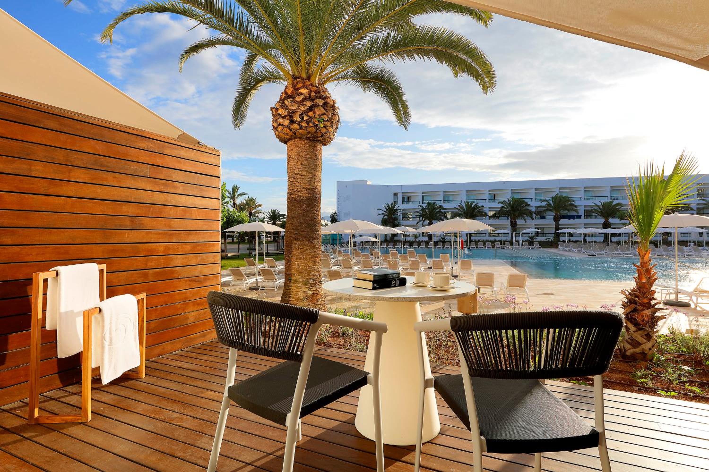 Superior Poolside