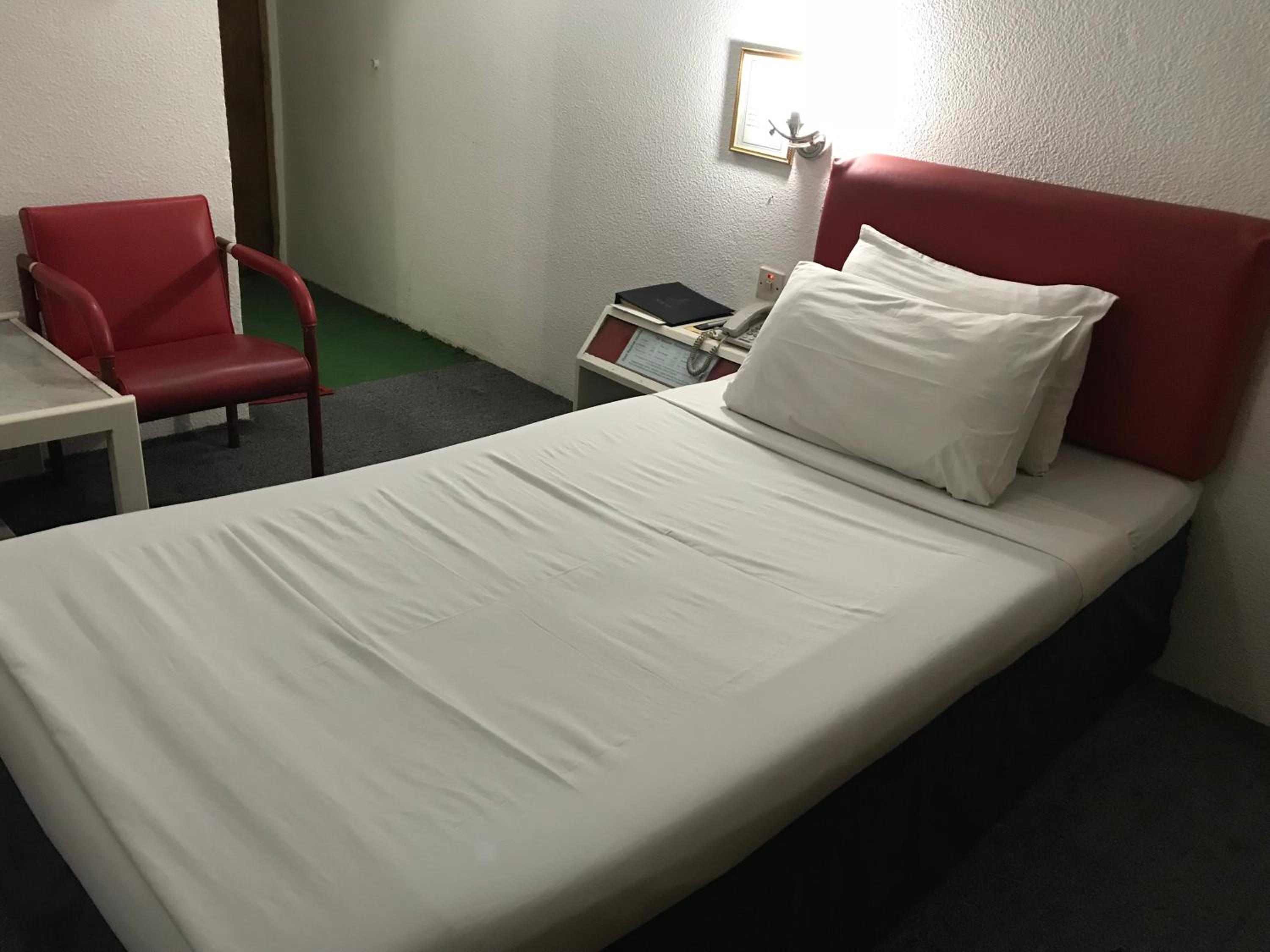 Single Room with Bathroom photo 2