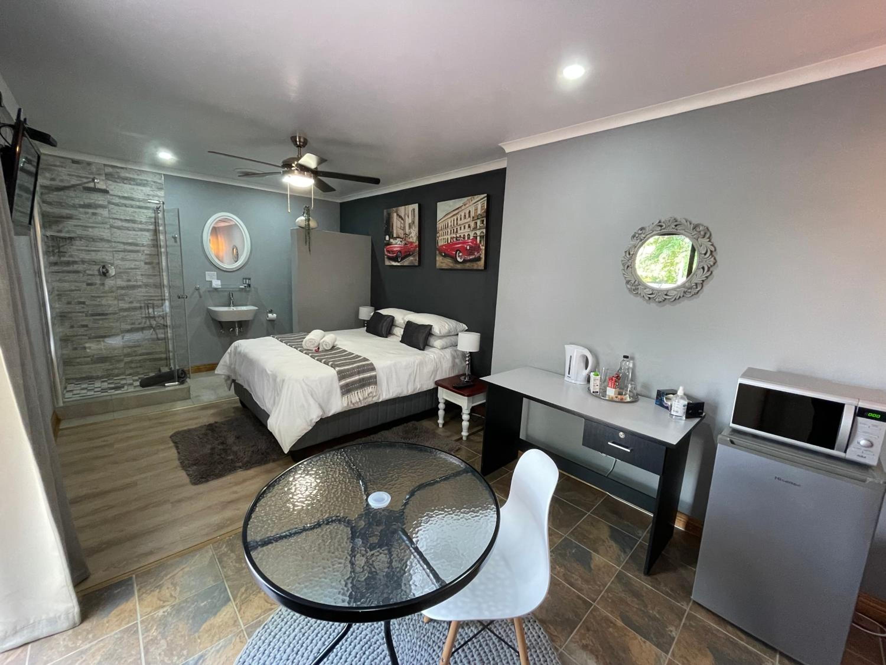 Queen Room - Disability Access photo 2