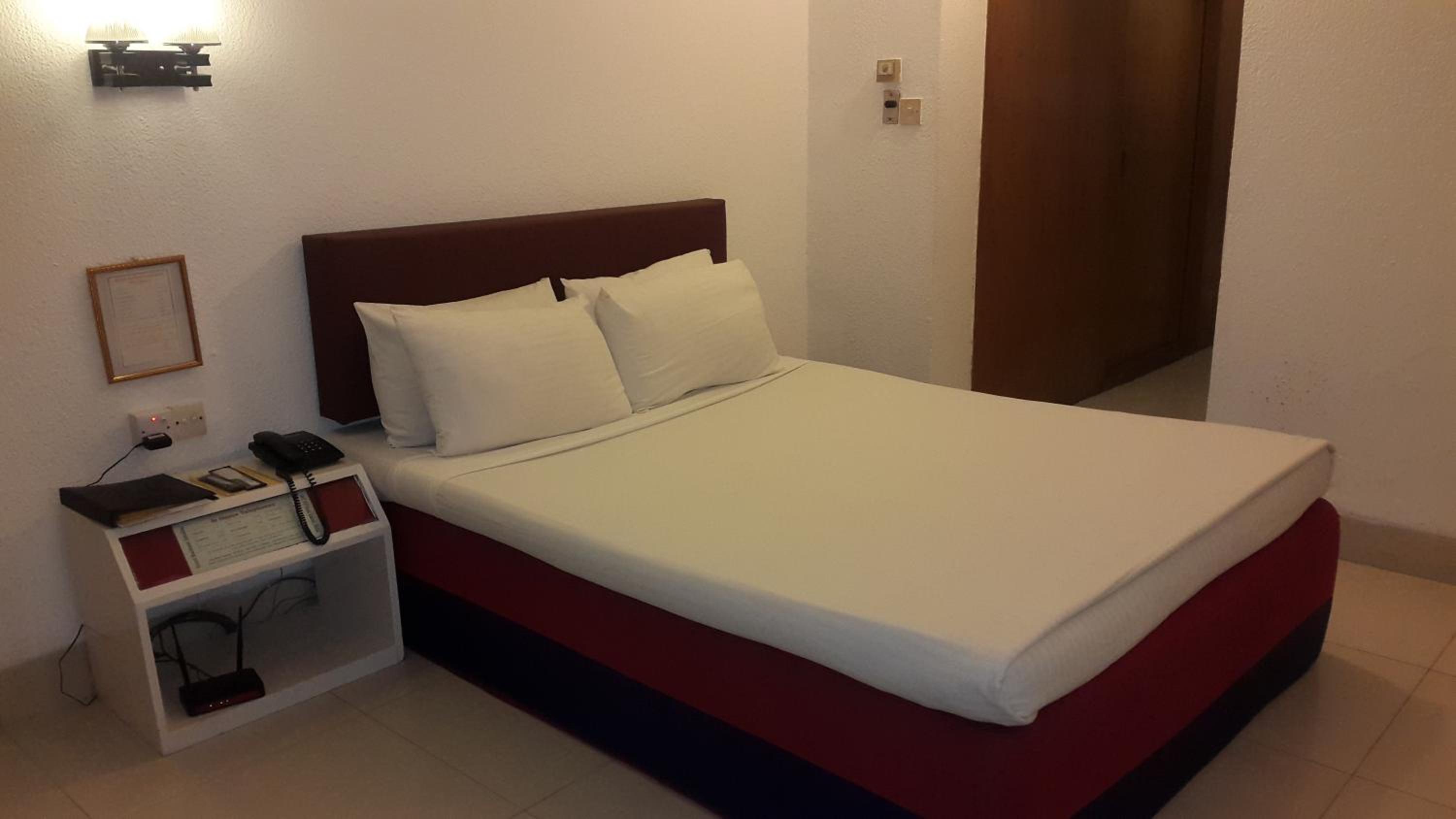 Double or Twin Room with Bathroom photo 3
