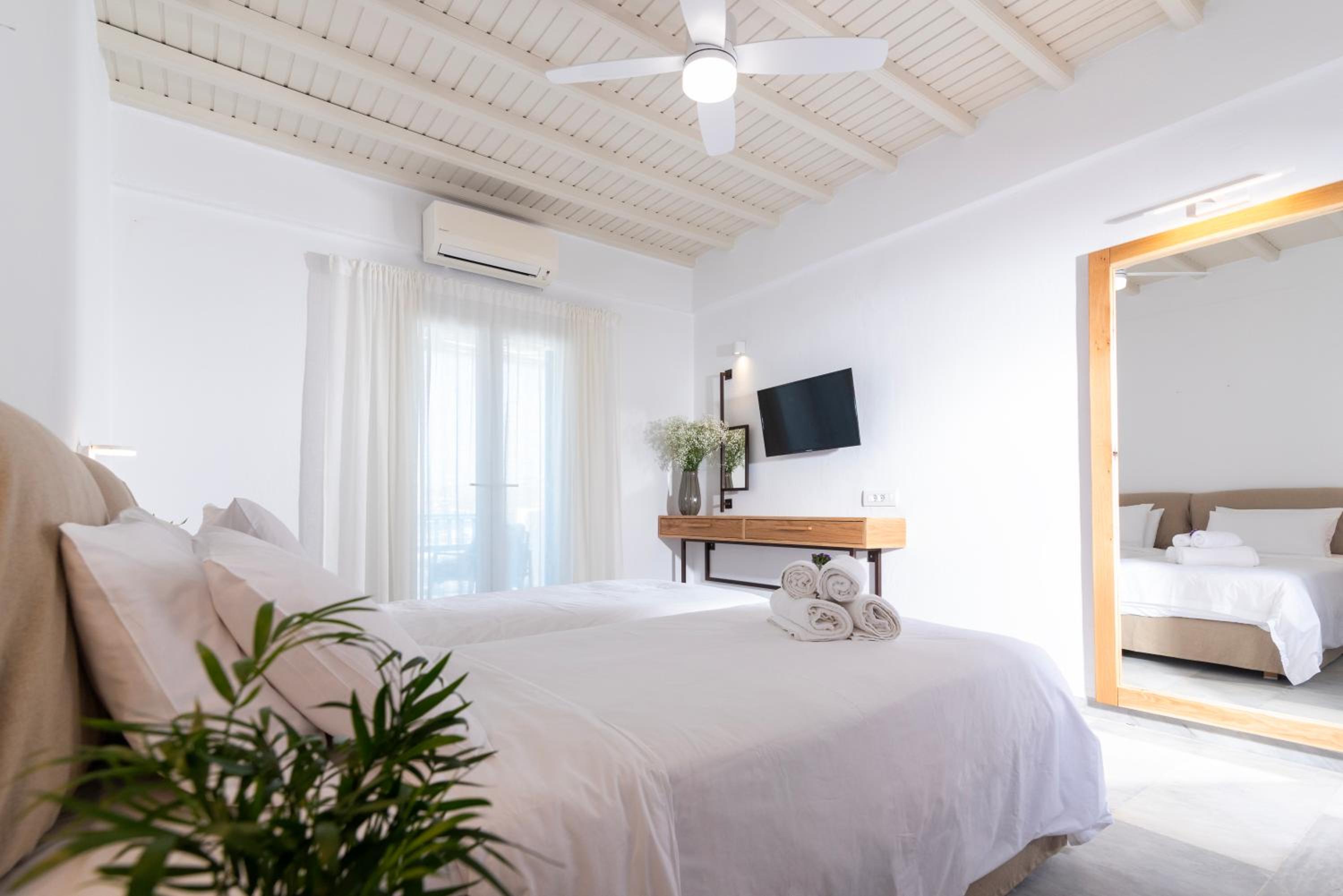 Deluxe Double or Twin Room with Sea View photo 1