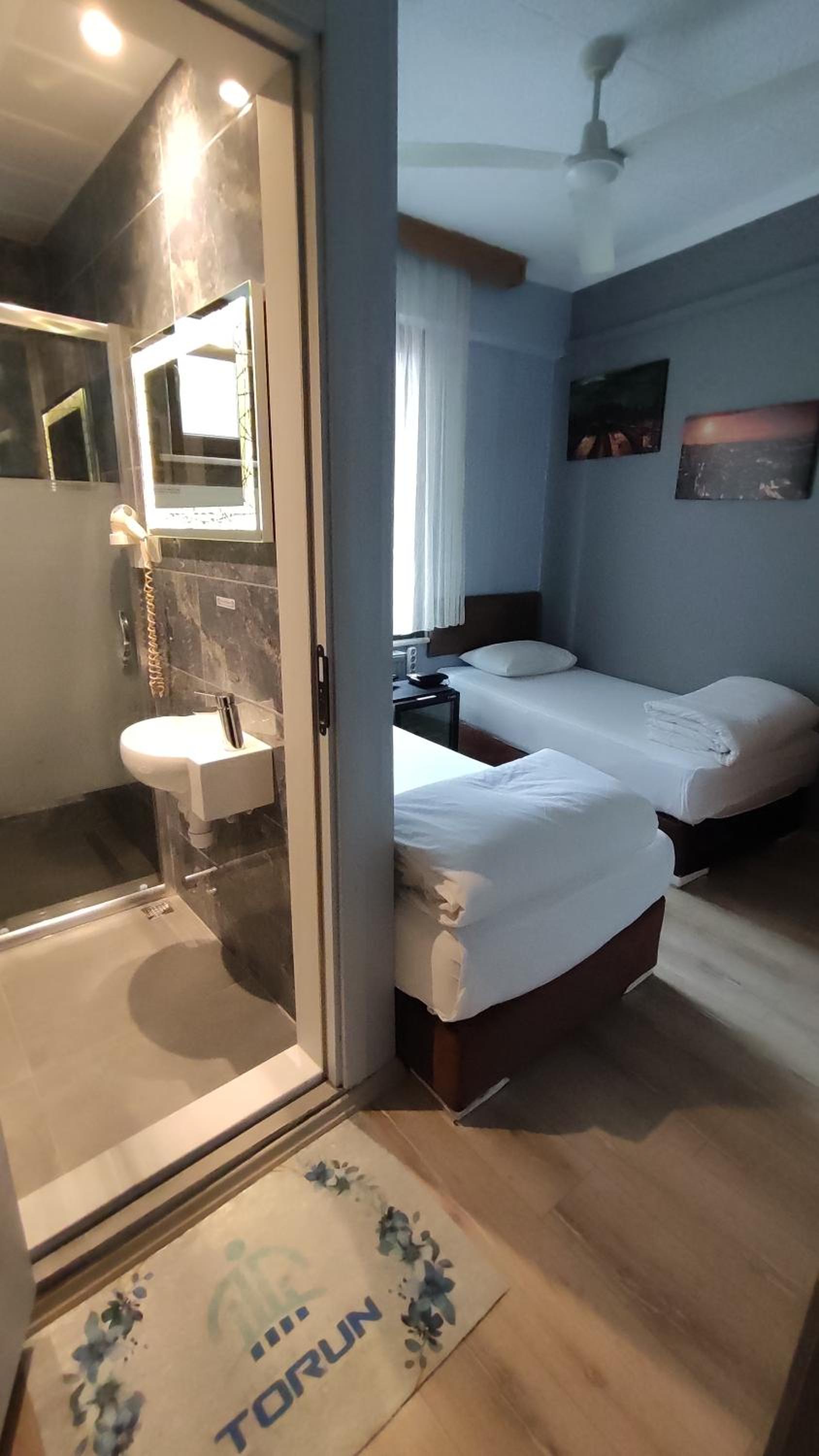 Standard Twin Room photo 3