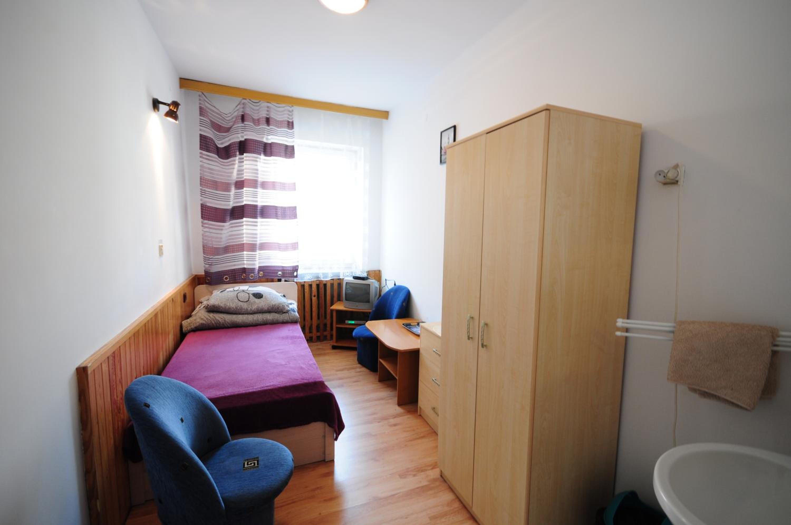 Double or Twin Room with Washbasin - Photo 1
