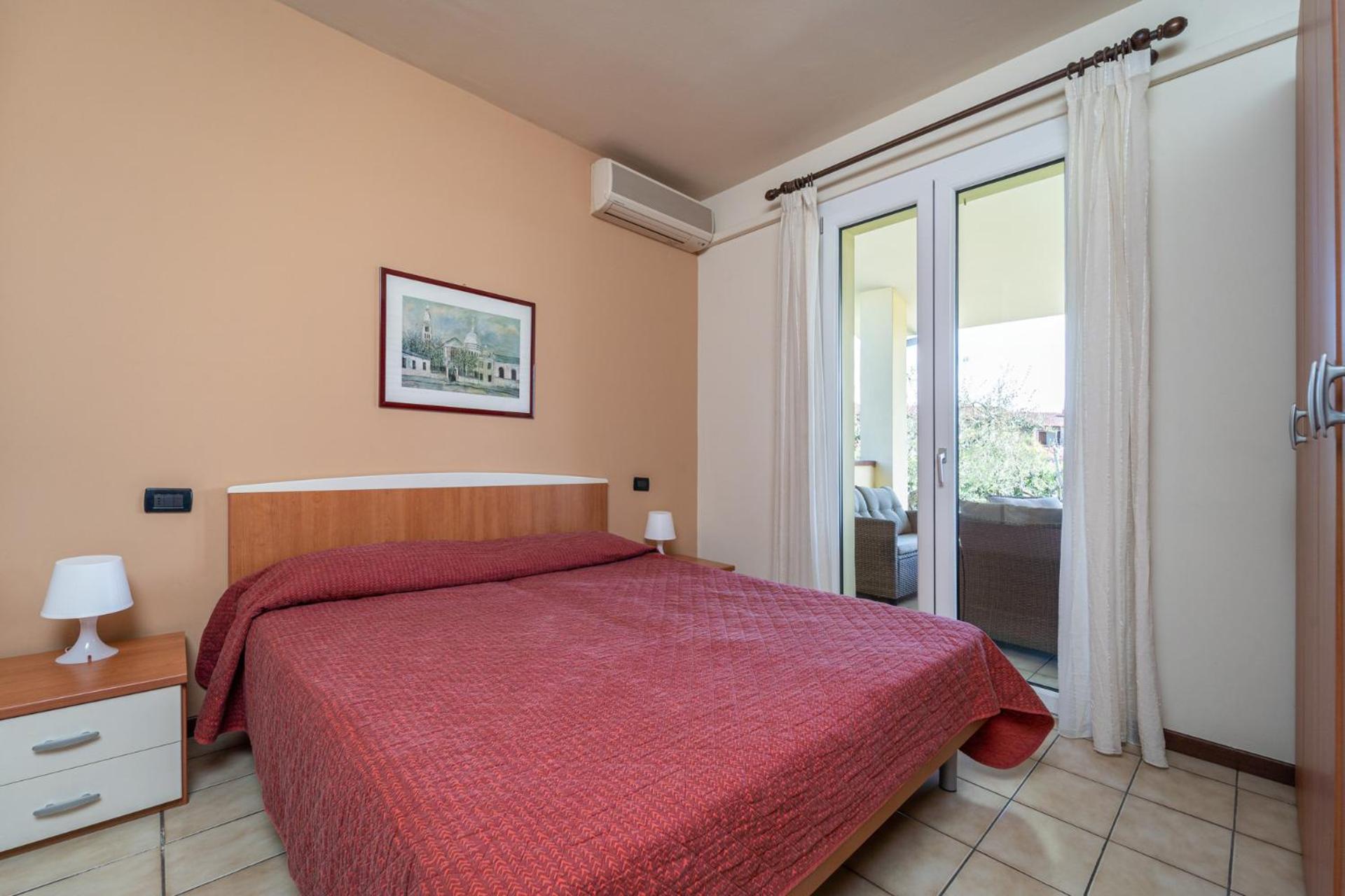 One-Bedroom Apartment  with Garden View photo 1