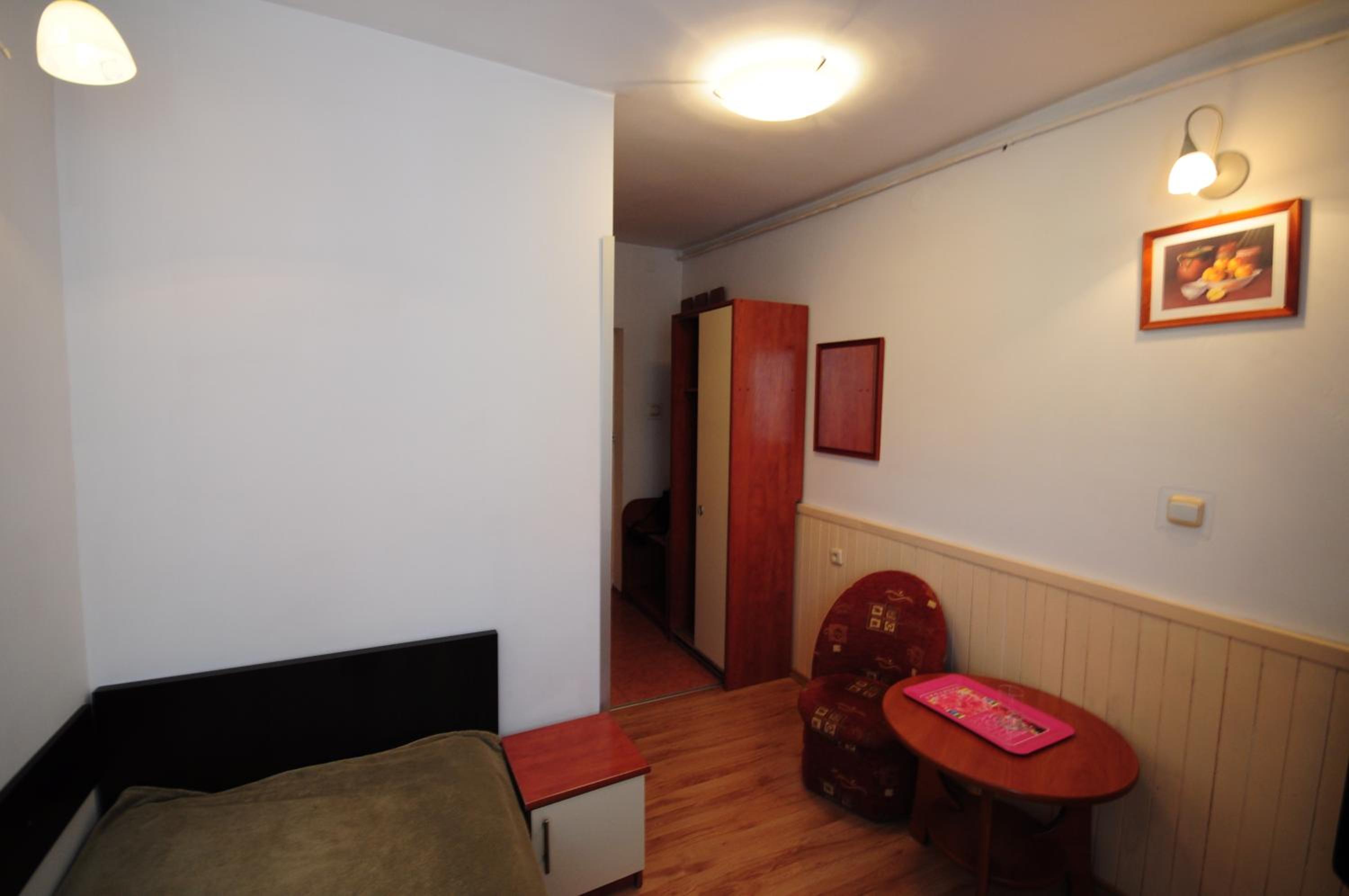 Single Room with Private Bathroom photo 2