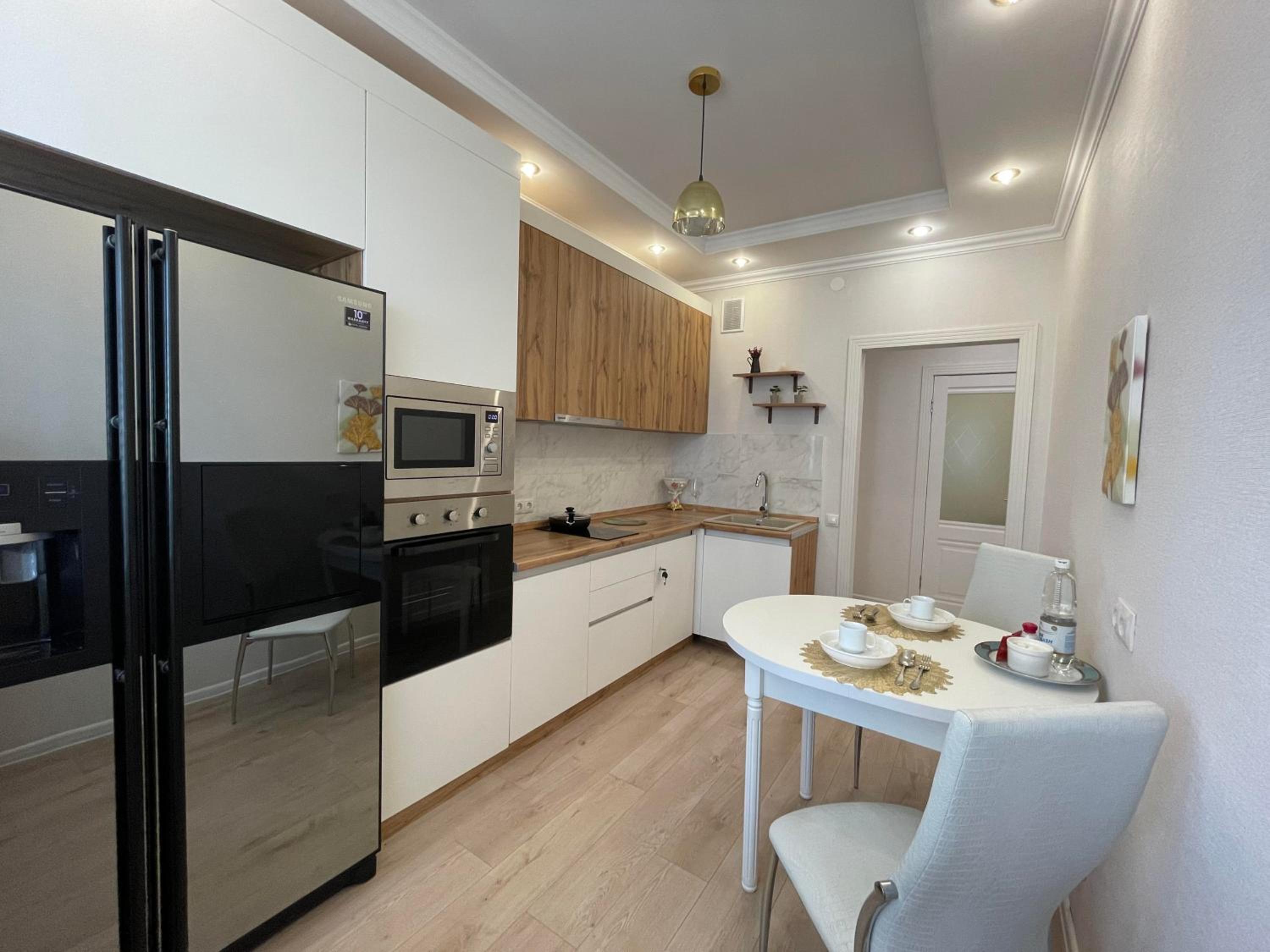 One-Bedroom Apartment with Lake View photo 2