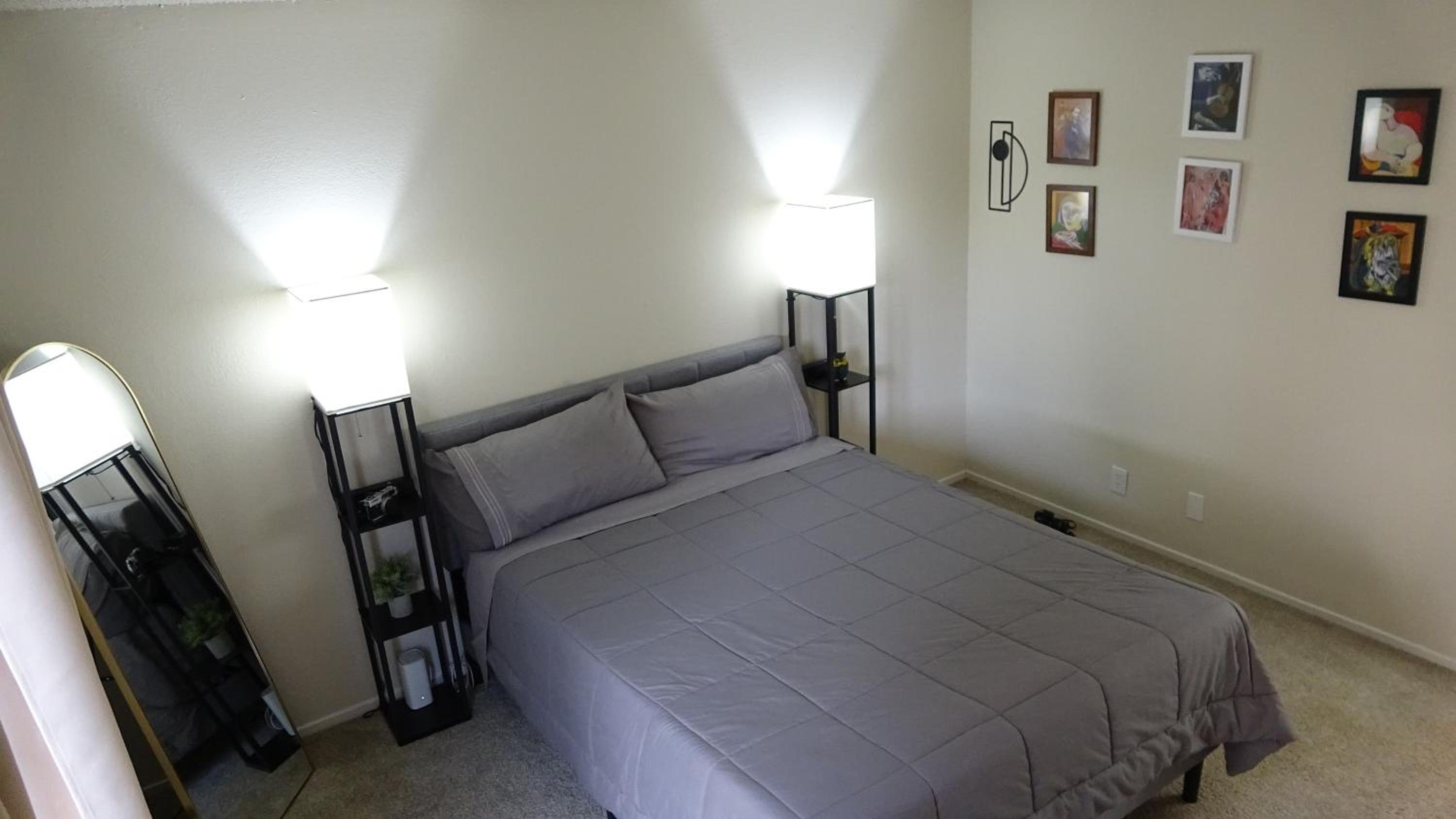One-Bedroom Apartment photo 1