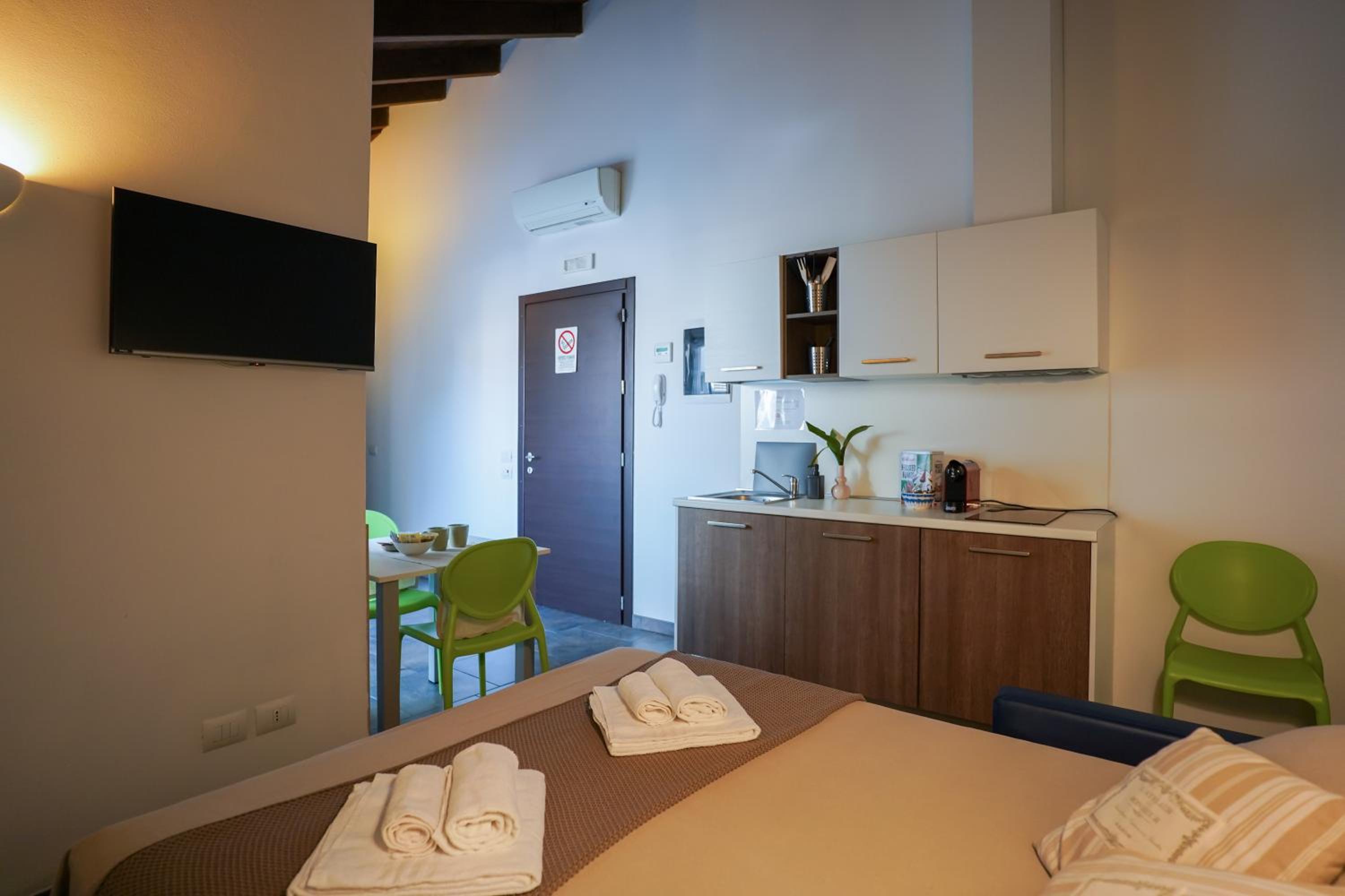 One-Bedroom Apartment - Photo 15