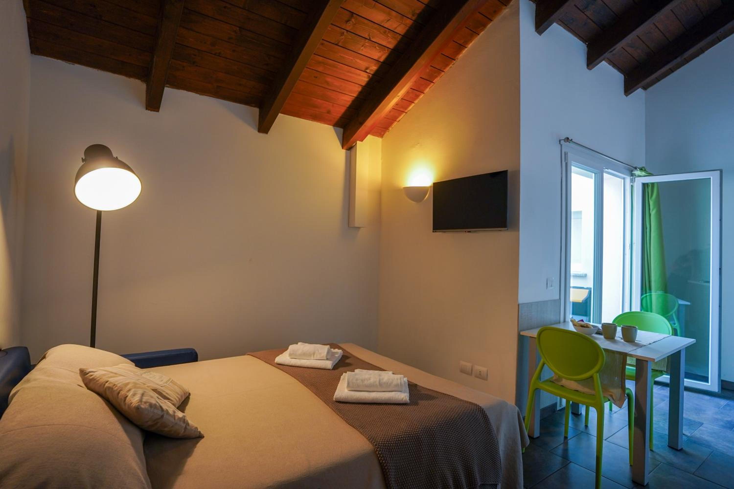 One-Bedroom Apartment - Photo 18