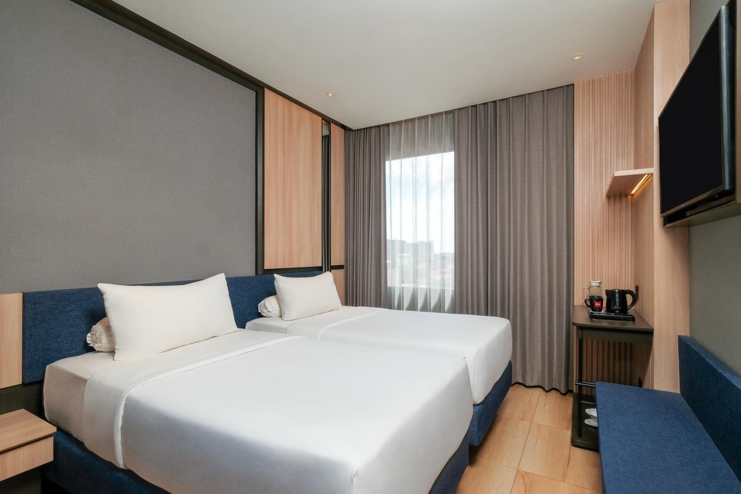 Classic Twin Room - City Side - Photo 4