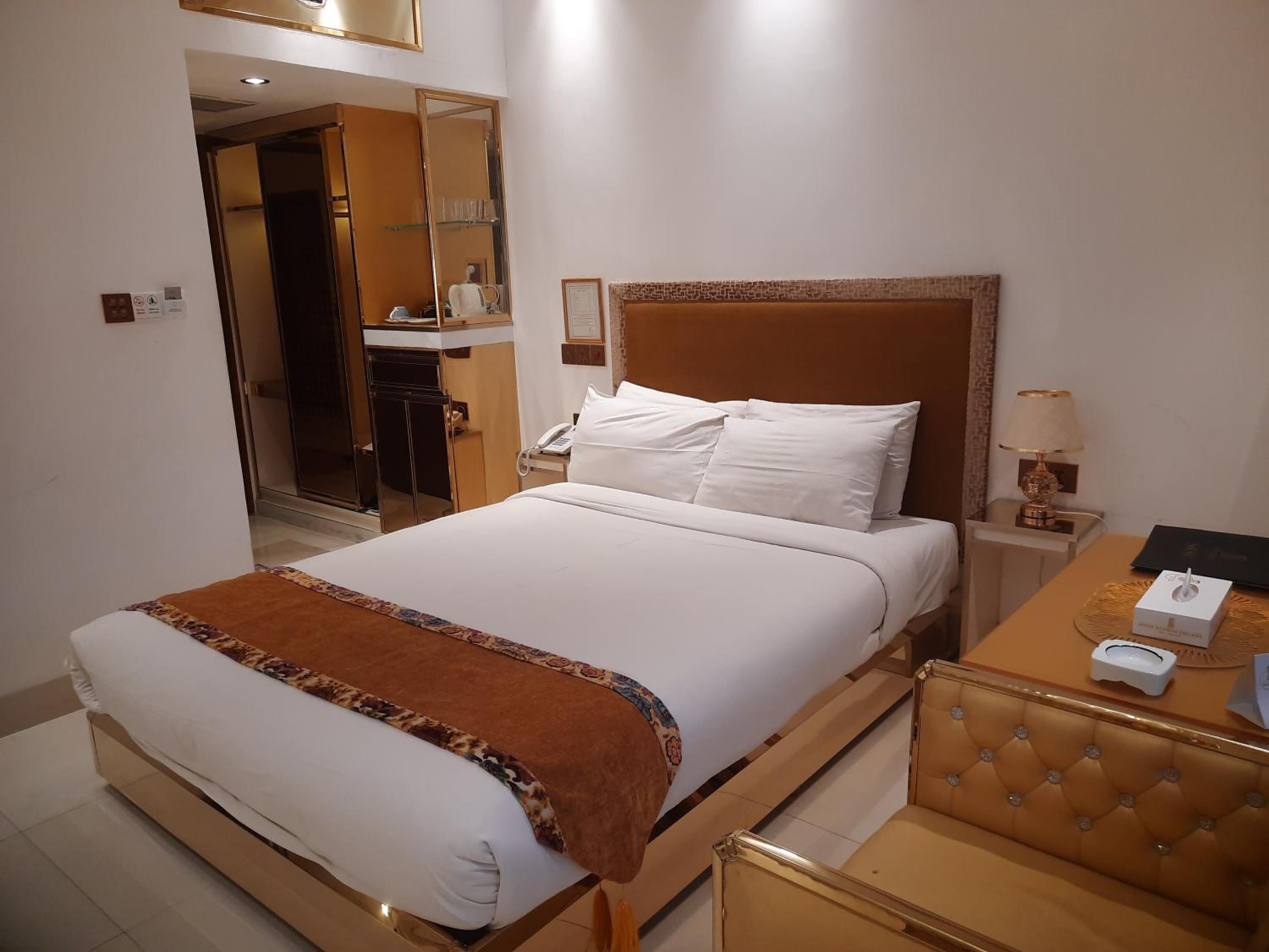 Deluxe Double Room with Shower photo 1