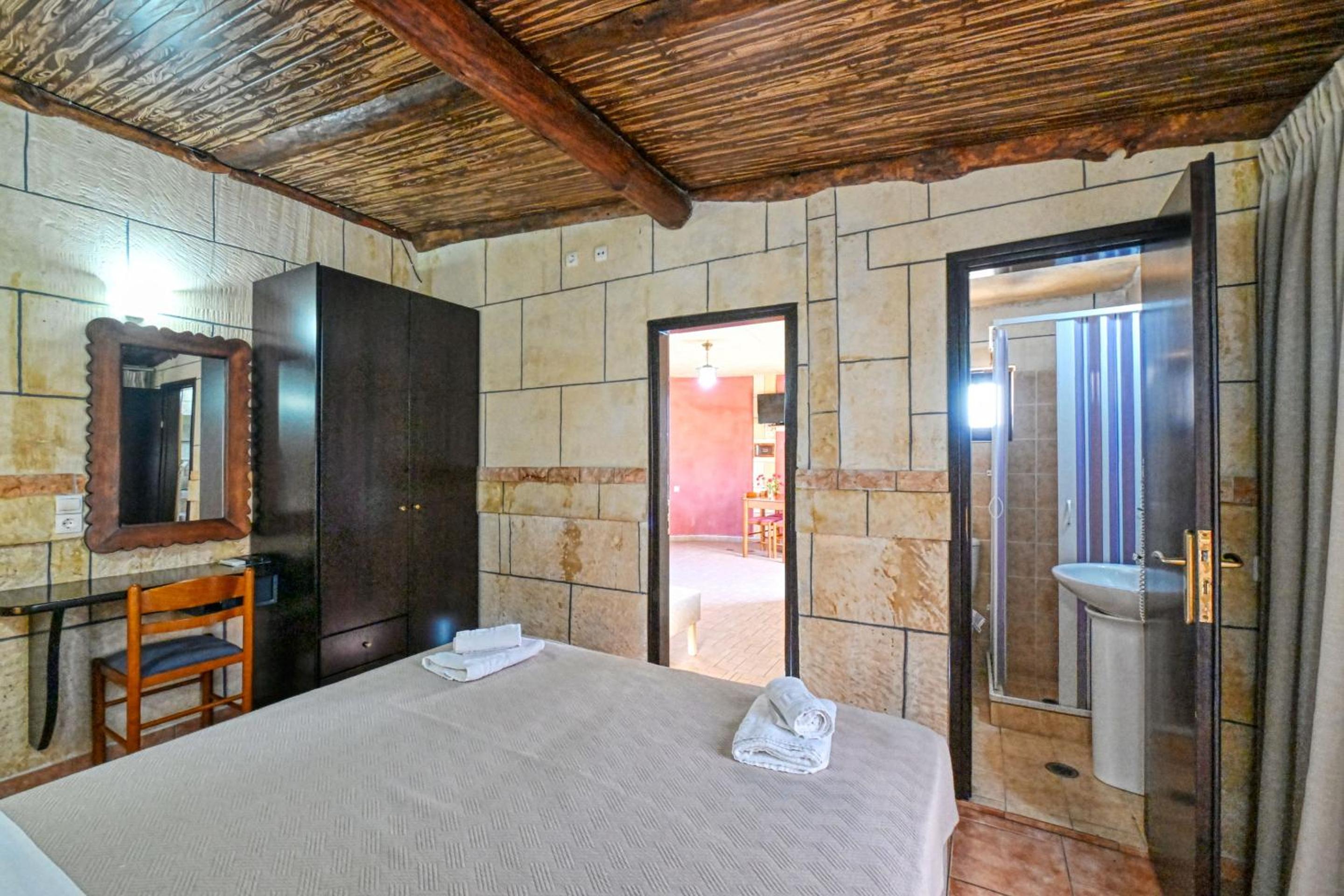 Apartment - Ground Floor photo 2