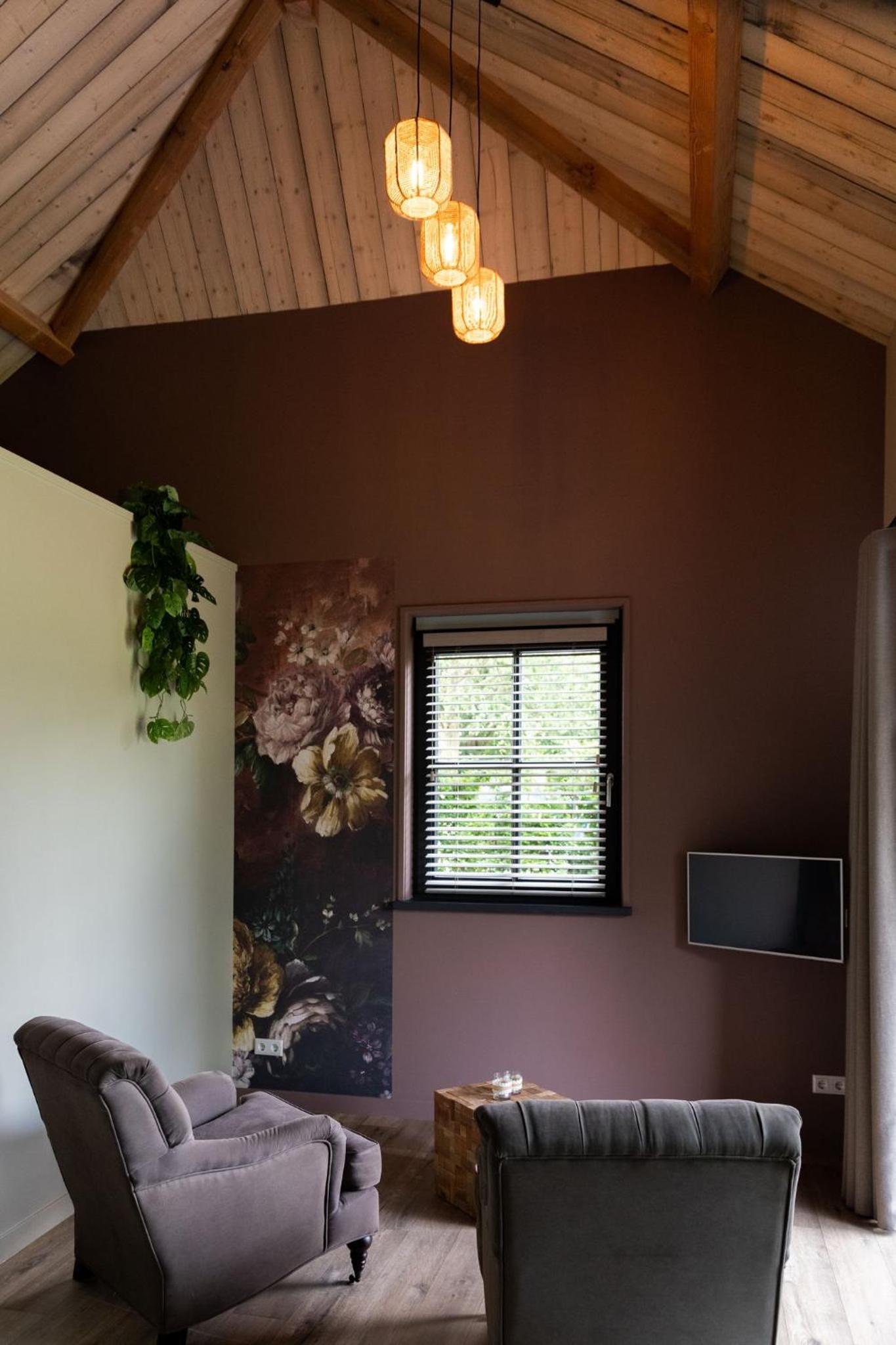 One-Bedroom House - Photo 11