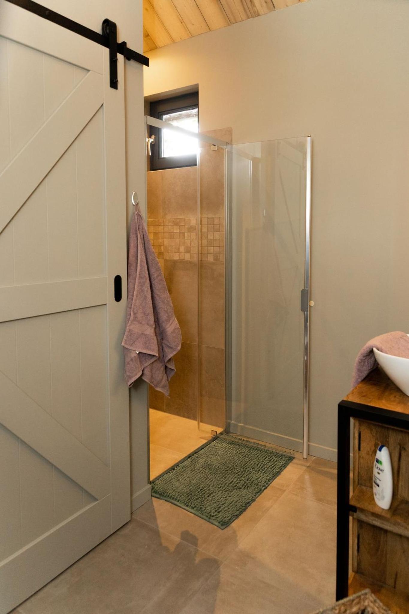 One-Bedroom House - Photo 15