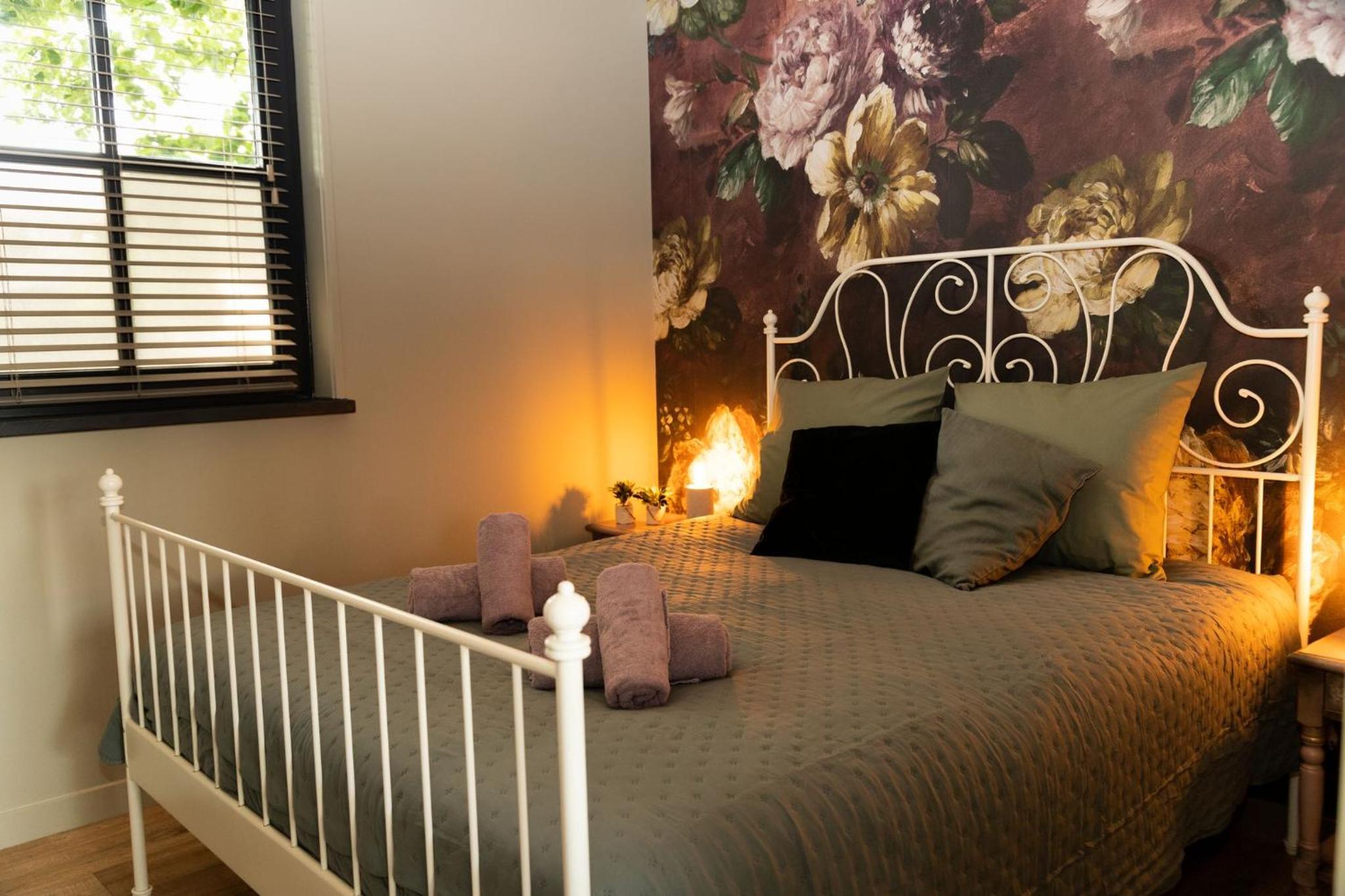 One-Bedroom House - Photo 9
