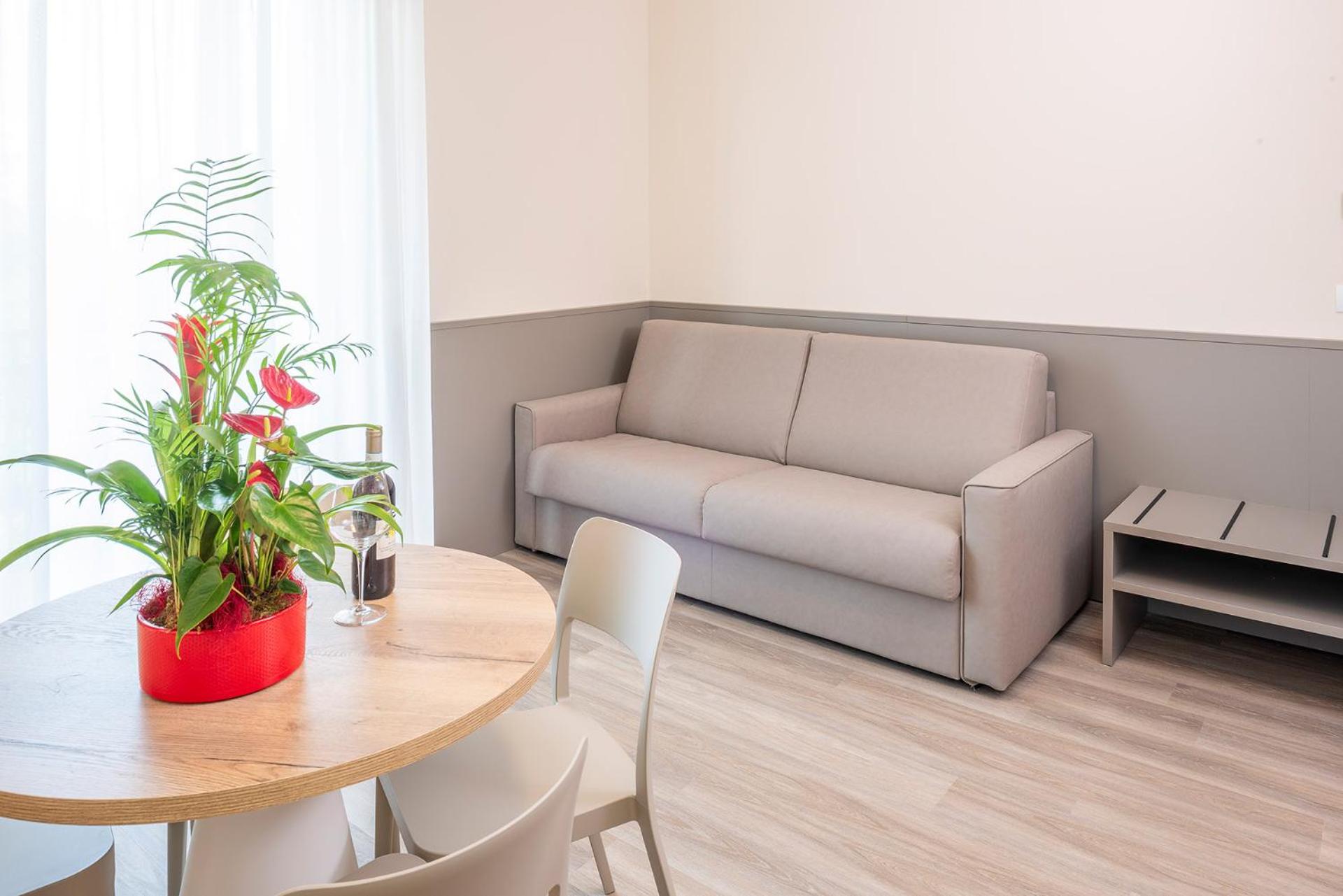 One-Bedroom Apartment with Lake View photo 1