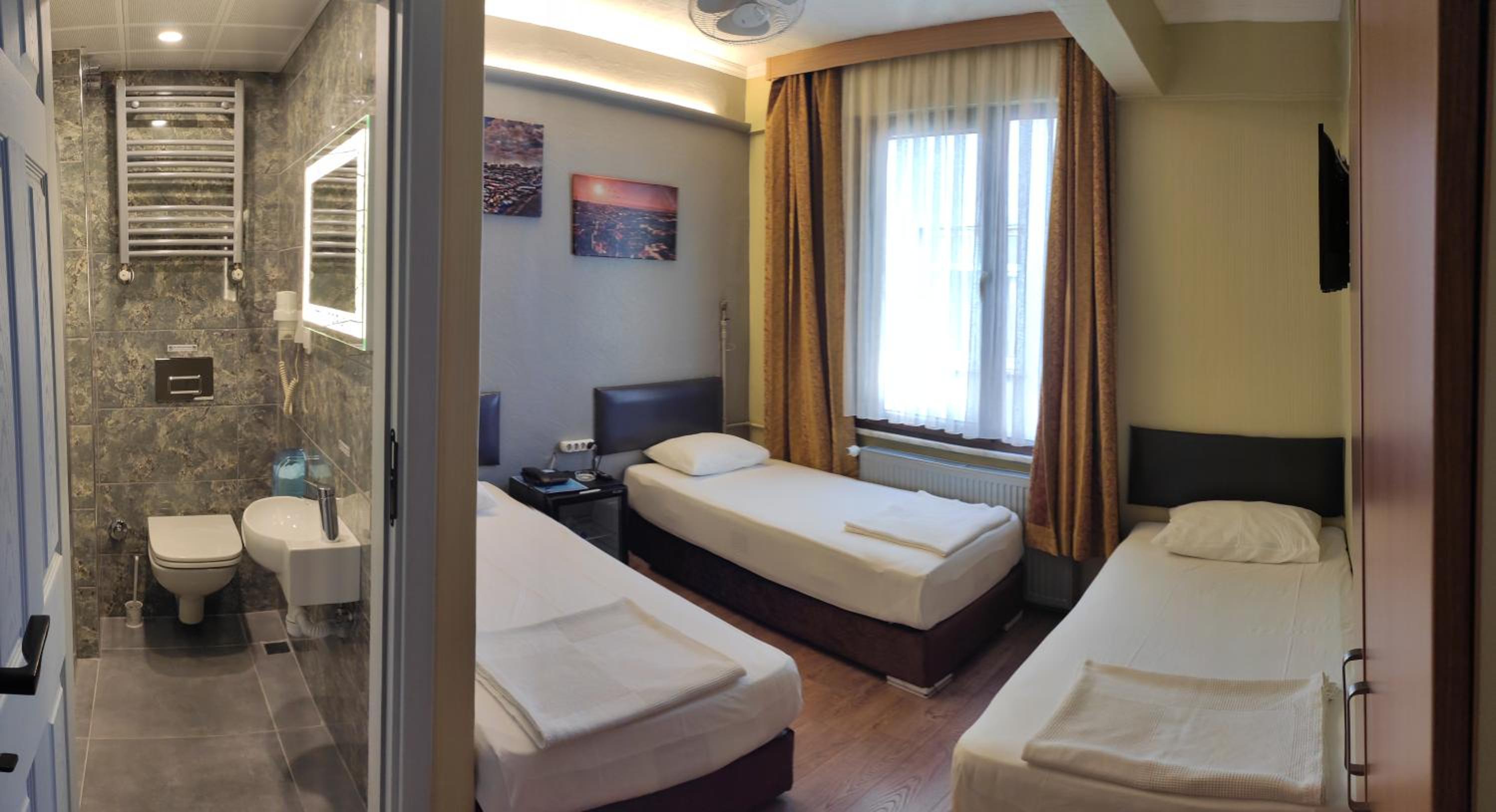 Standard Triple Room photo 2