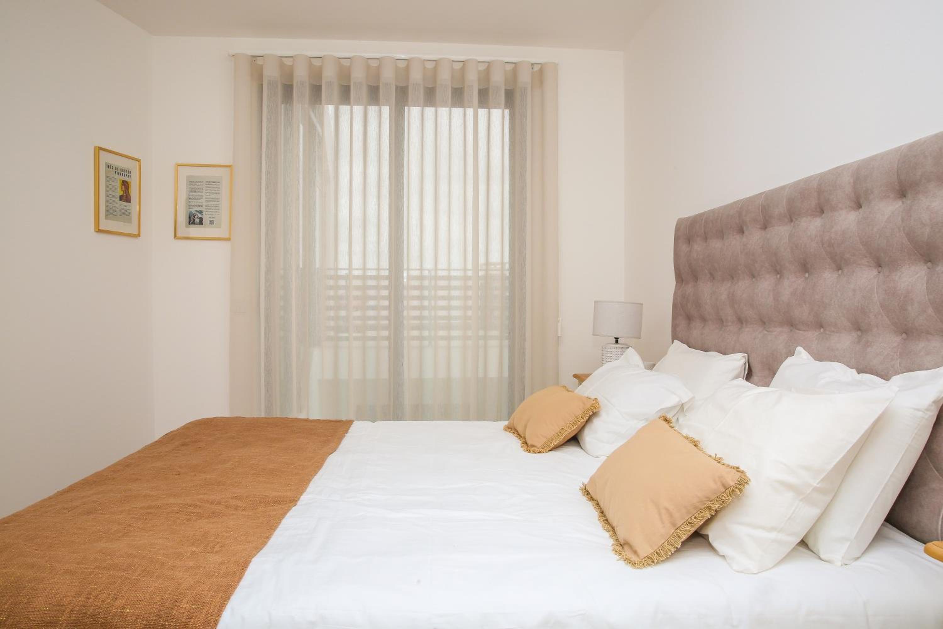 Deluxe Suite with Sea View - Photo 31