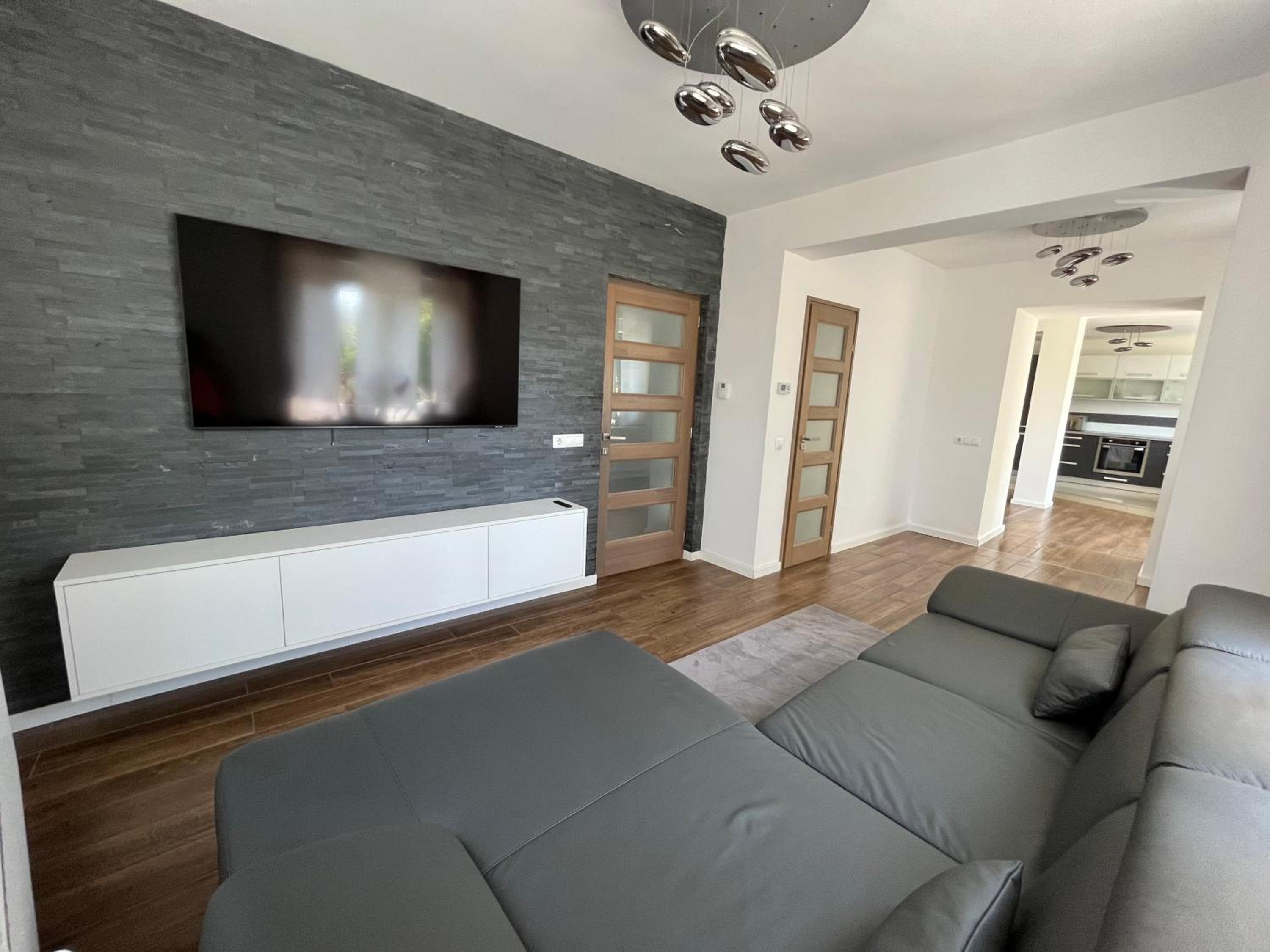 One-Bedroom Apartment - Photo 1