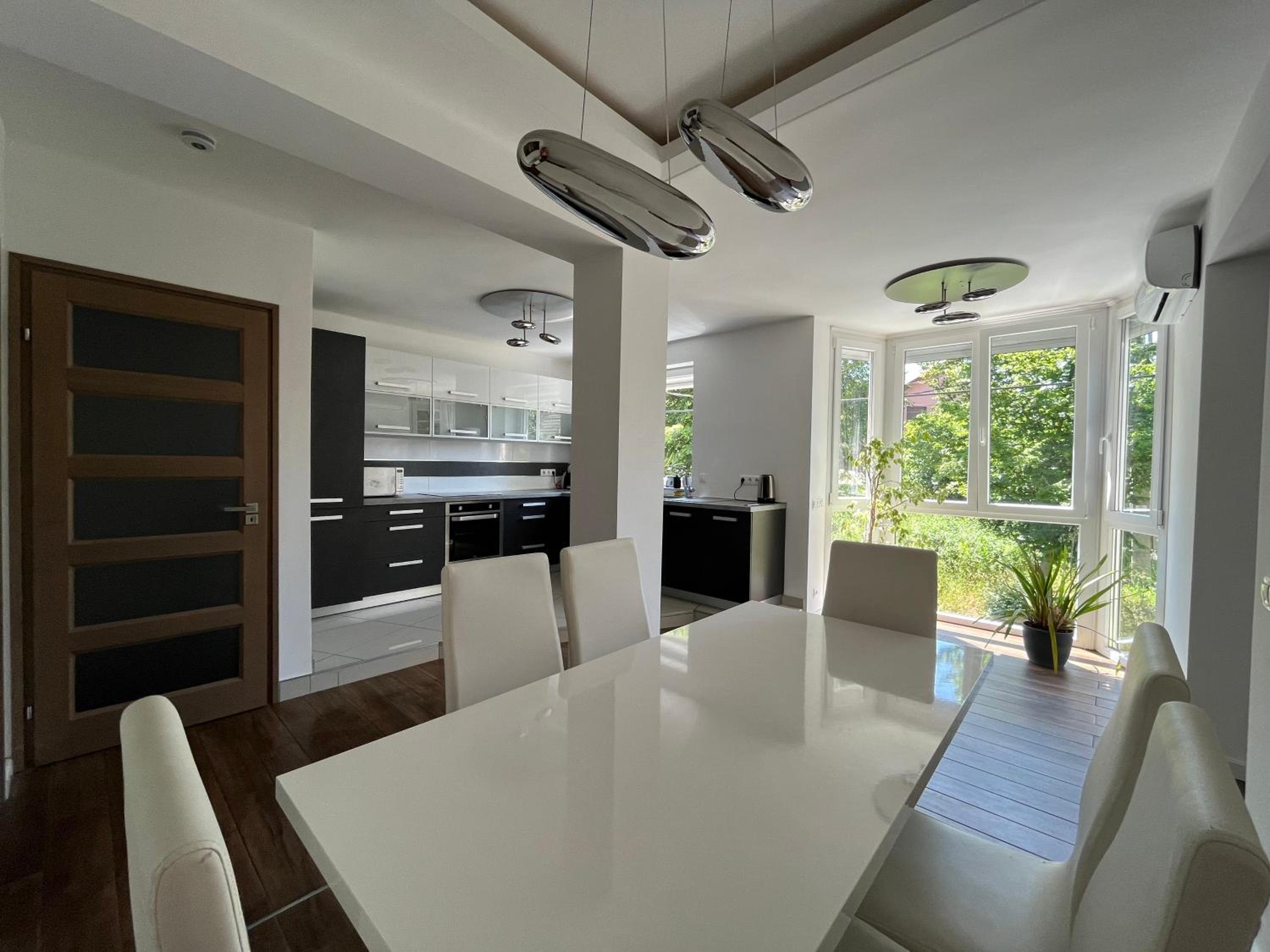 One-Bedroom Apartment - Photo 3