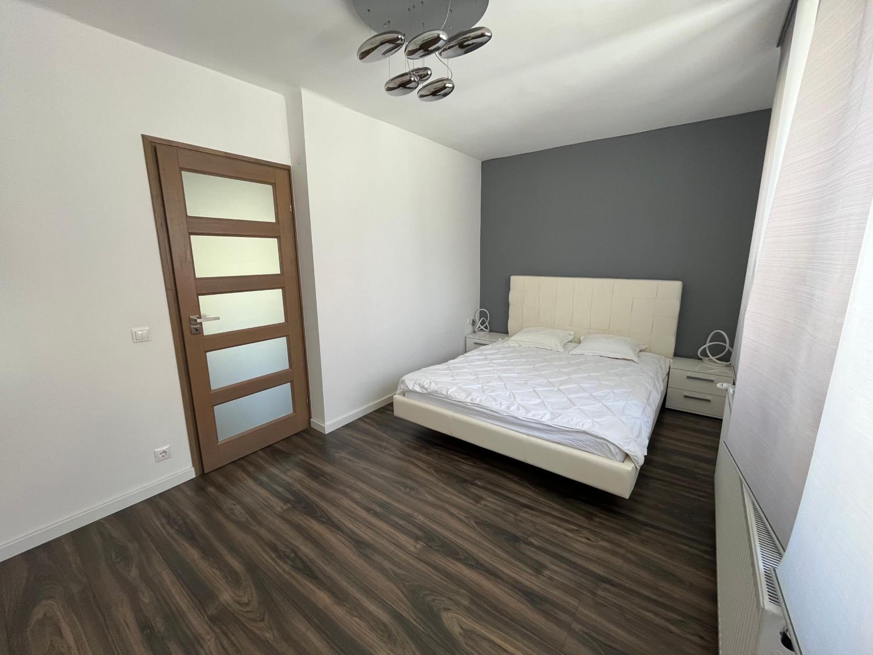 One-Bedroom Apartment - Photo 11