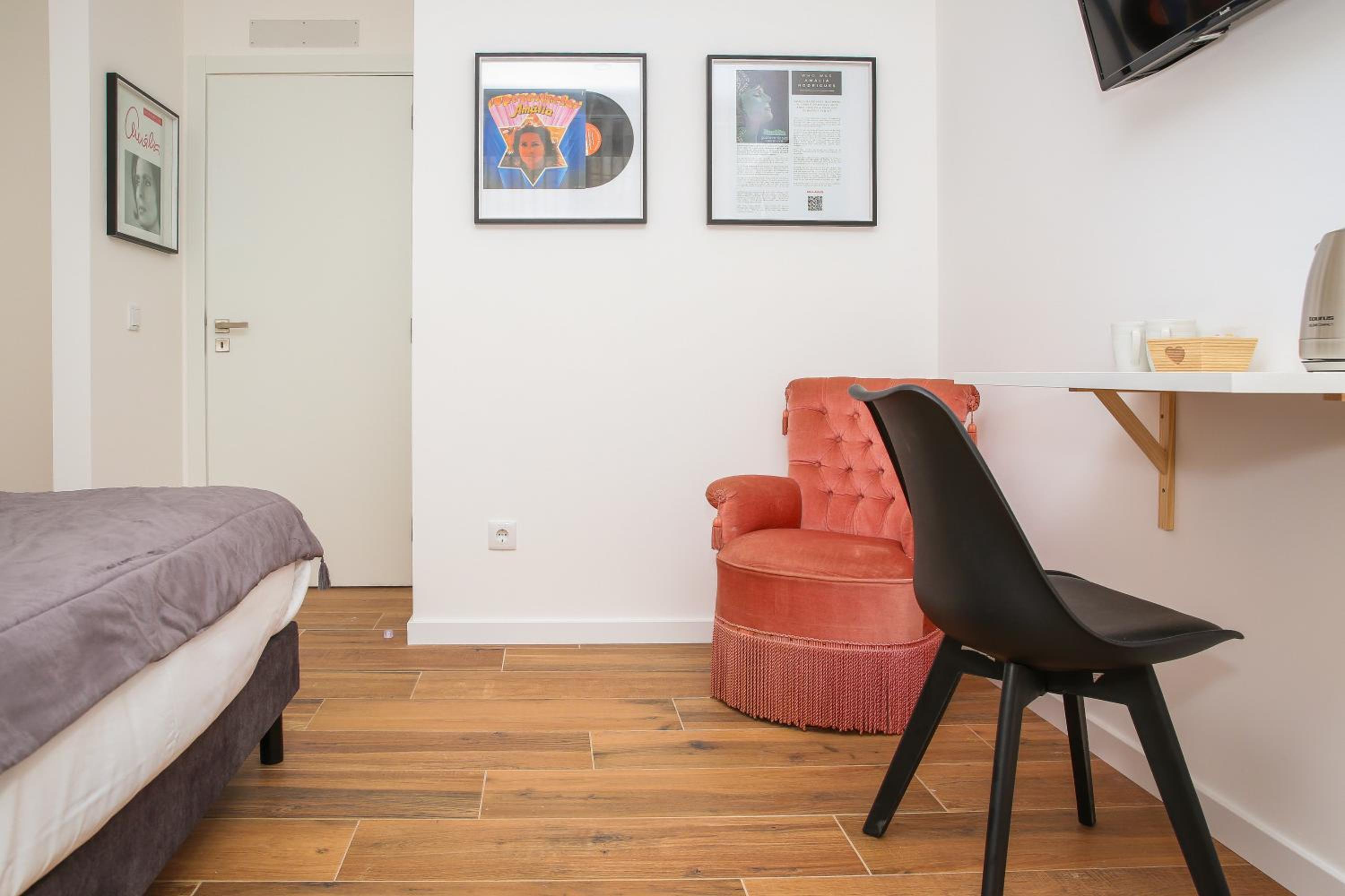 Deluxe Queen Suite - Photo 32