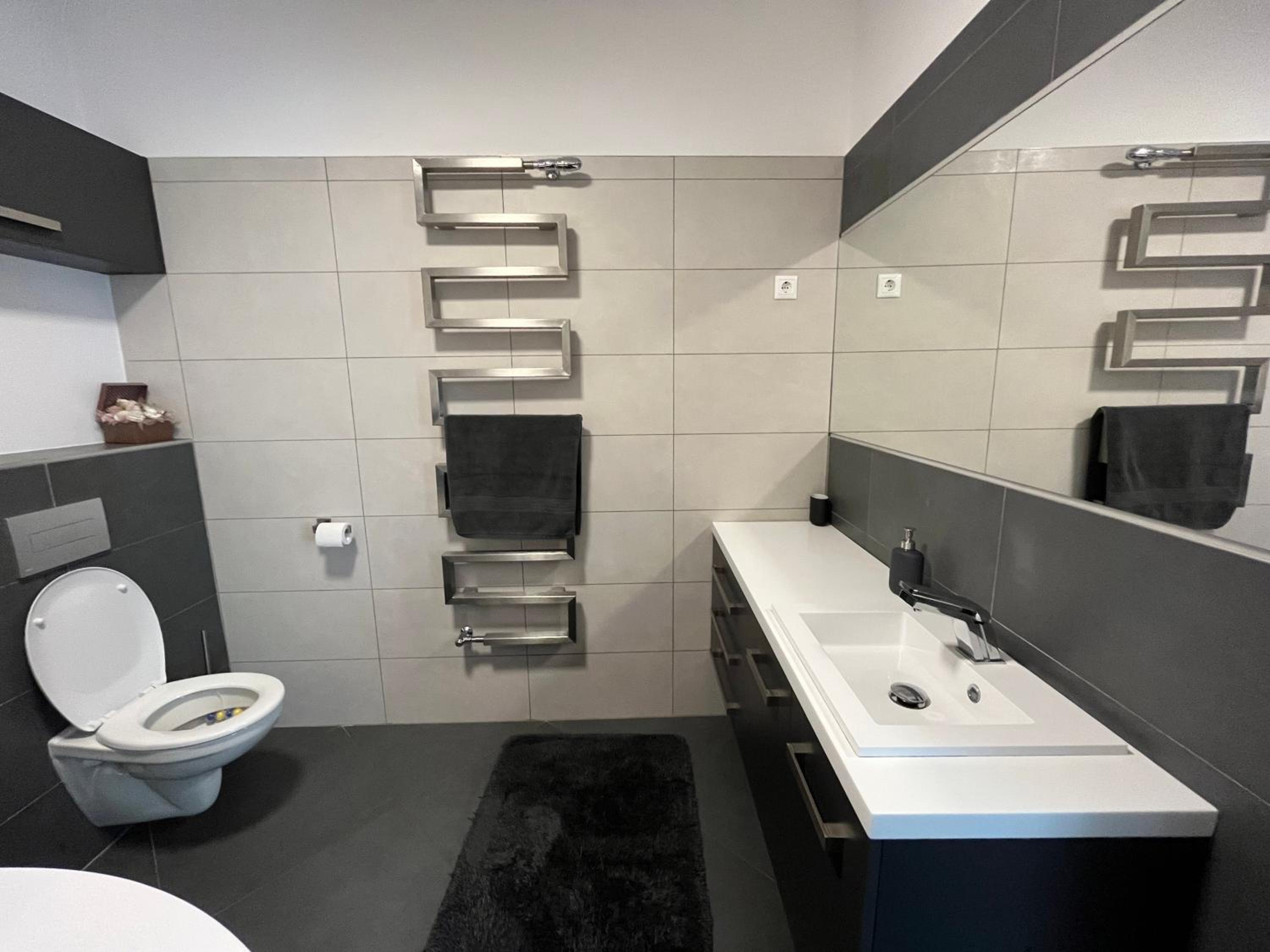 One-Bedroom Apartment - Photo 8