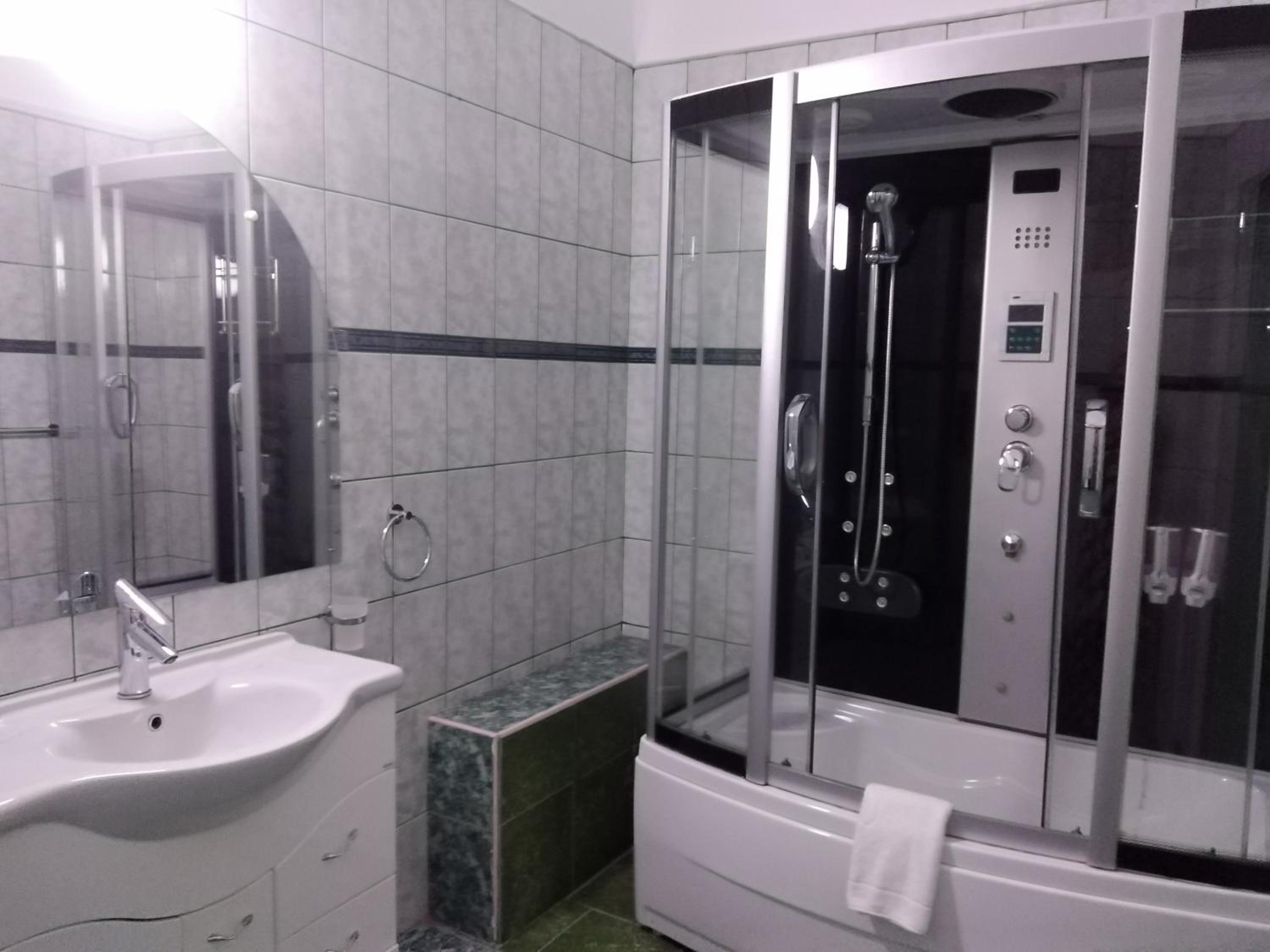 Quadruple Room - Photo 5