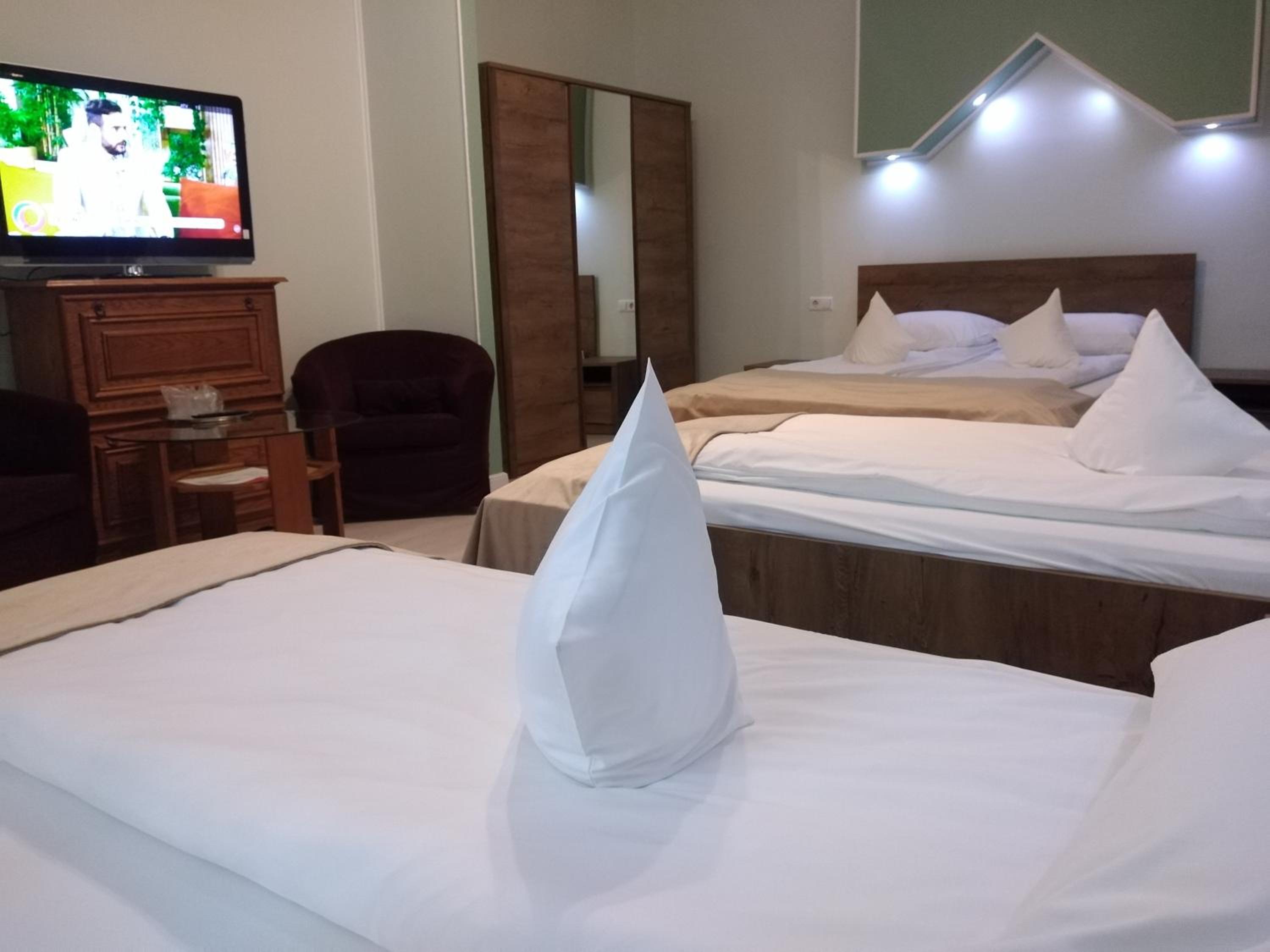 Quadruple Room - Photo 3