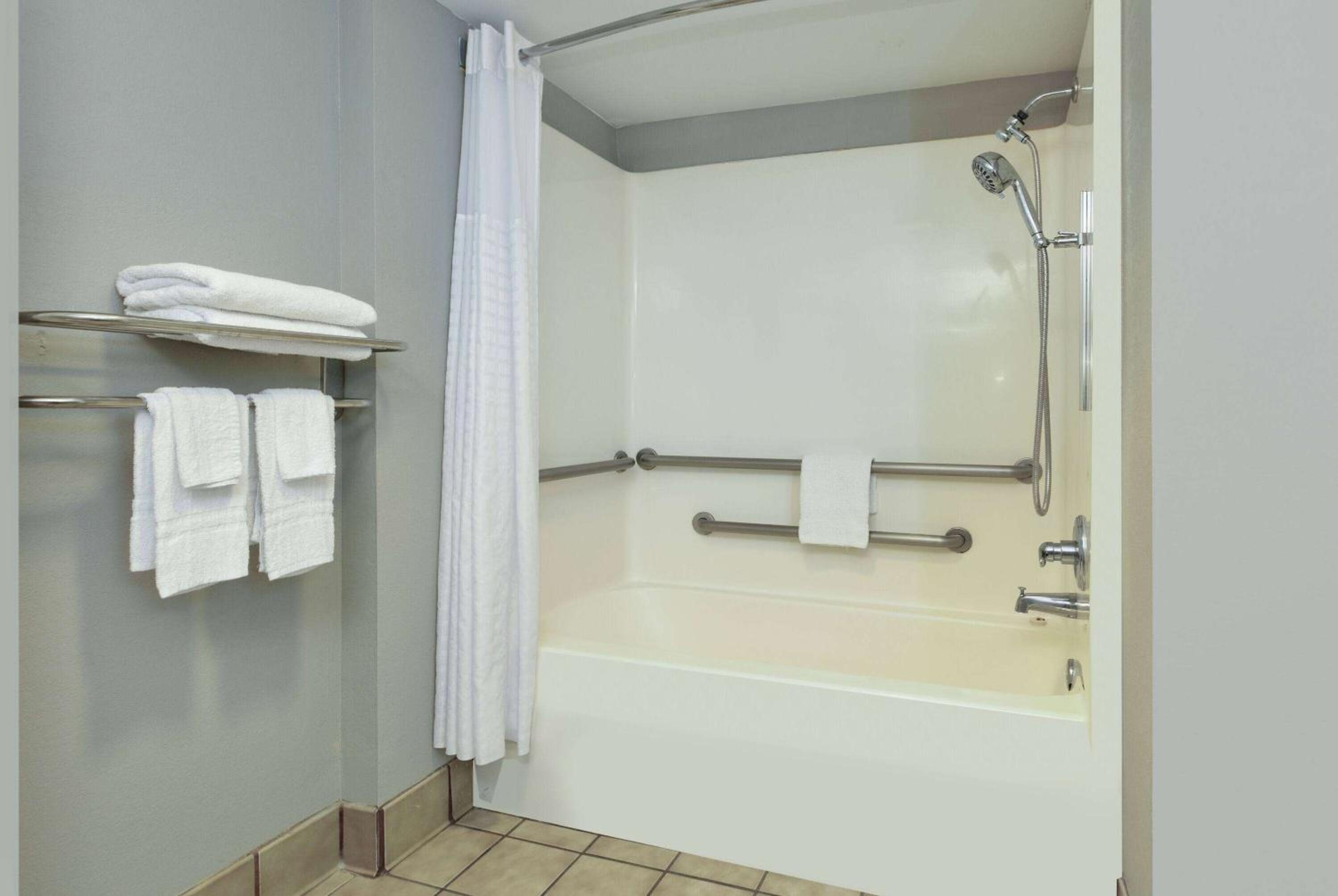 King Room - Disability Access - Non-Smoking photo 2