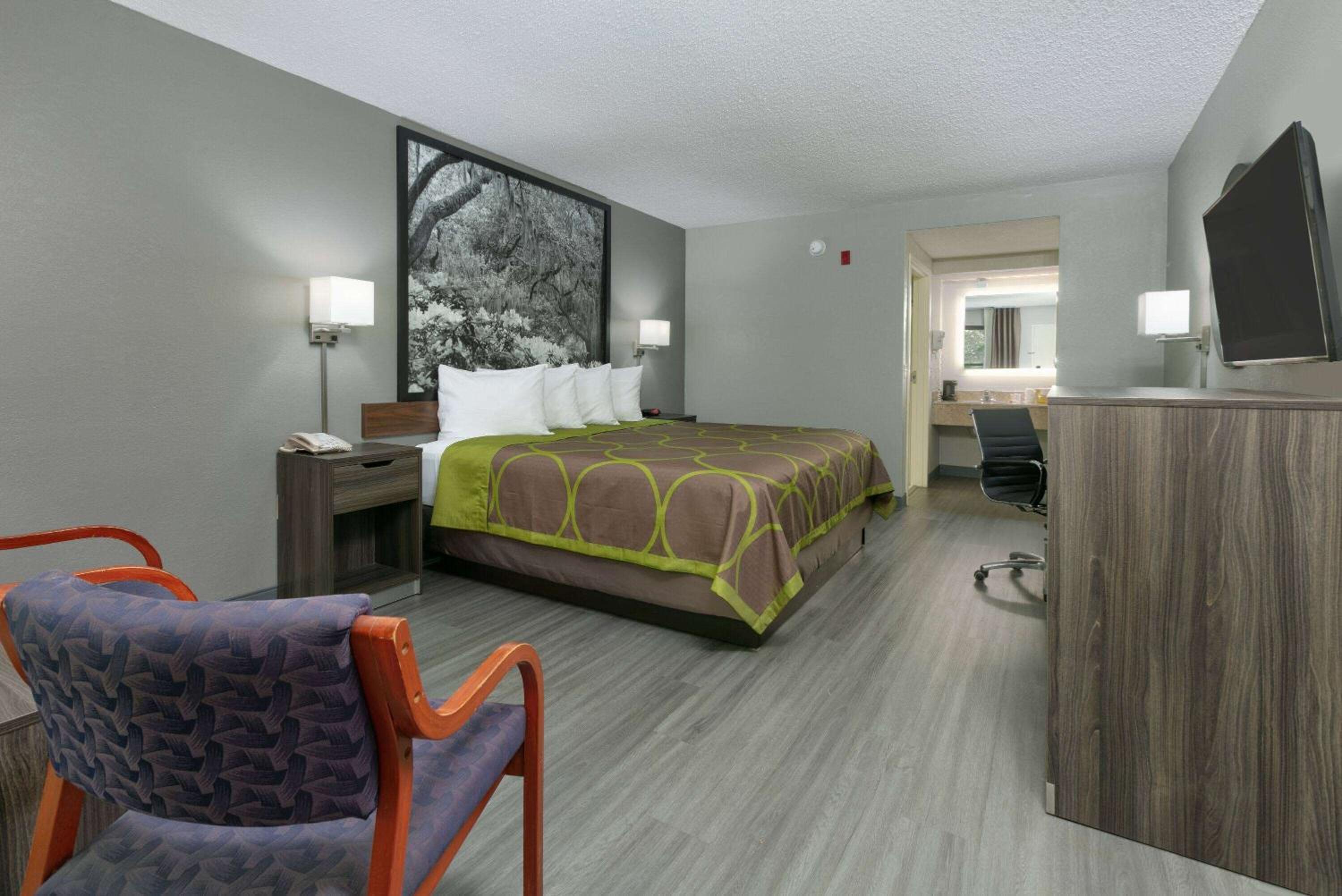 King Room - Non-Smoking photo 2