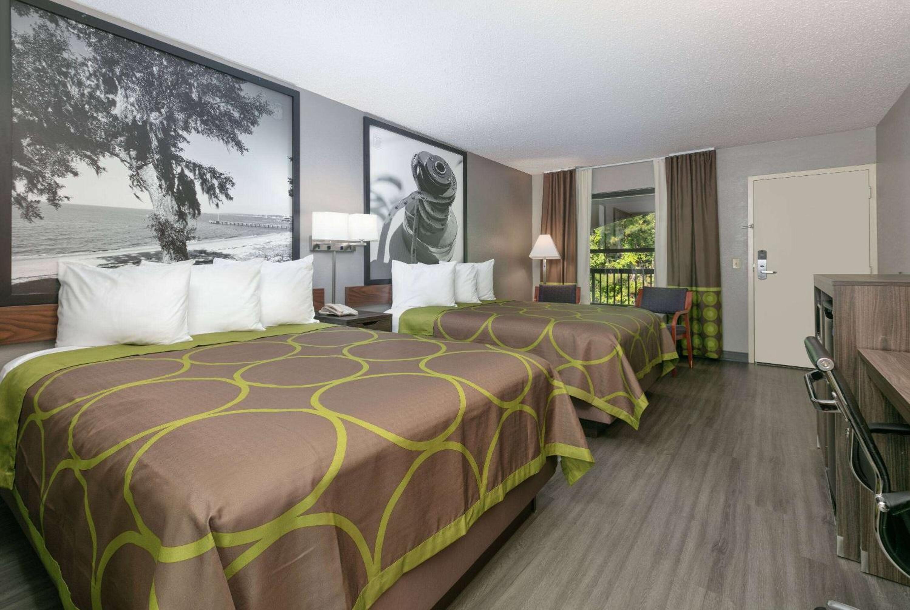 Queen Room with Two Queen Beds - Non-Smoking photo 1