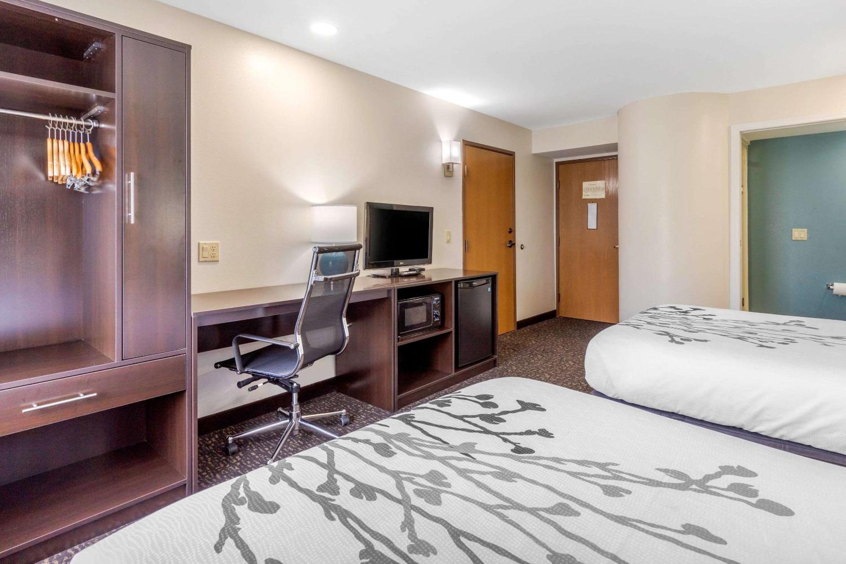 Double Room with Two Double Beds - Non-Smoking photo 3