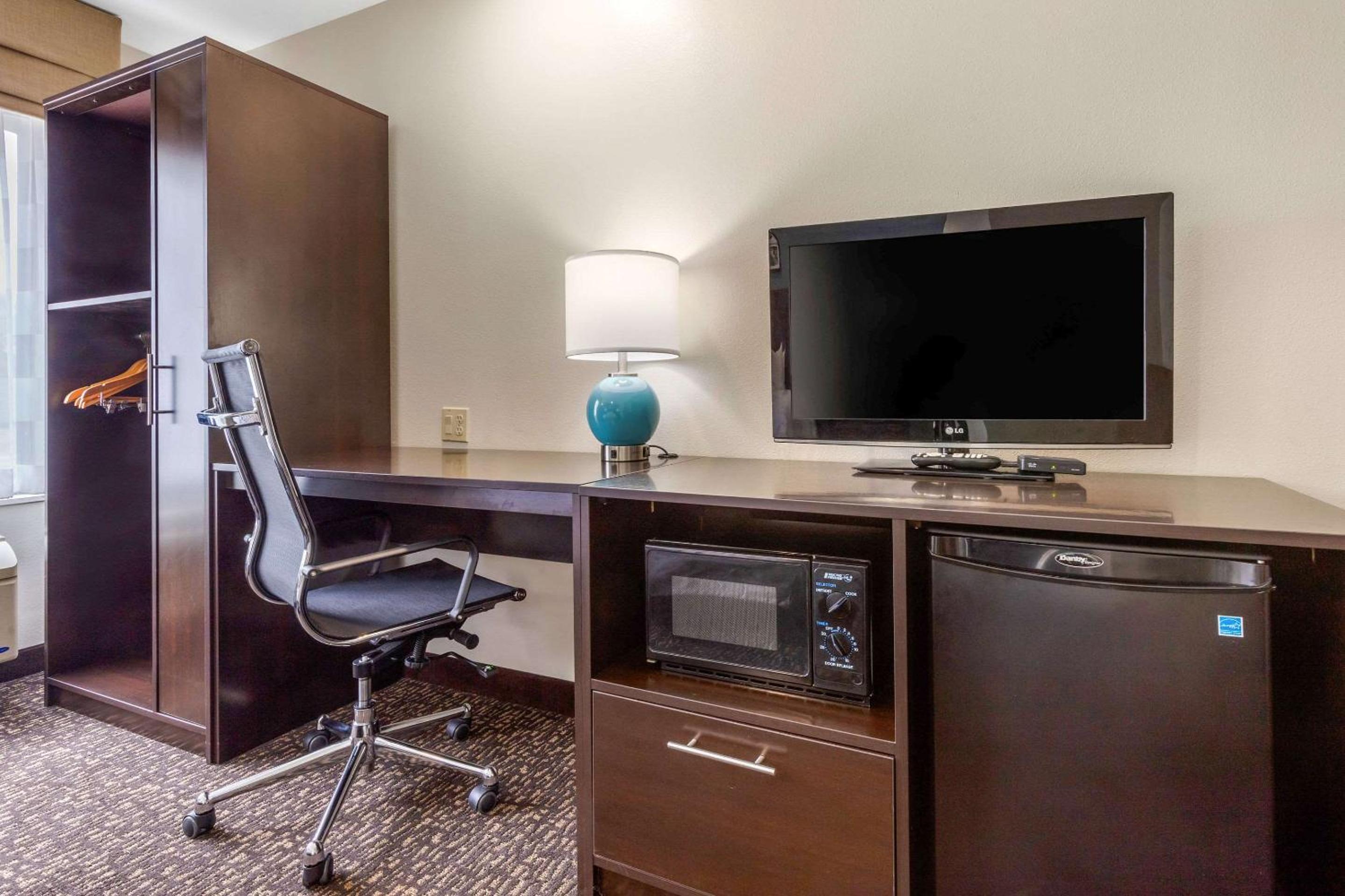 Queen Room - Disability Access/Non-Smoking photo 2