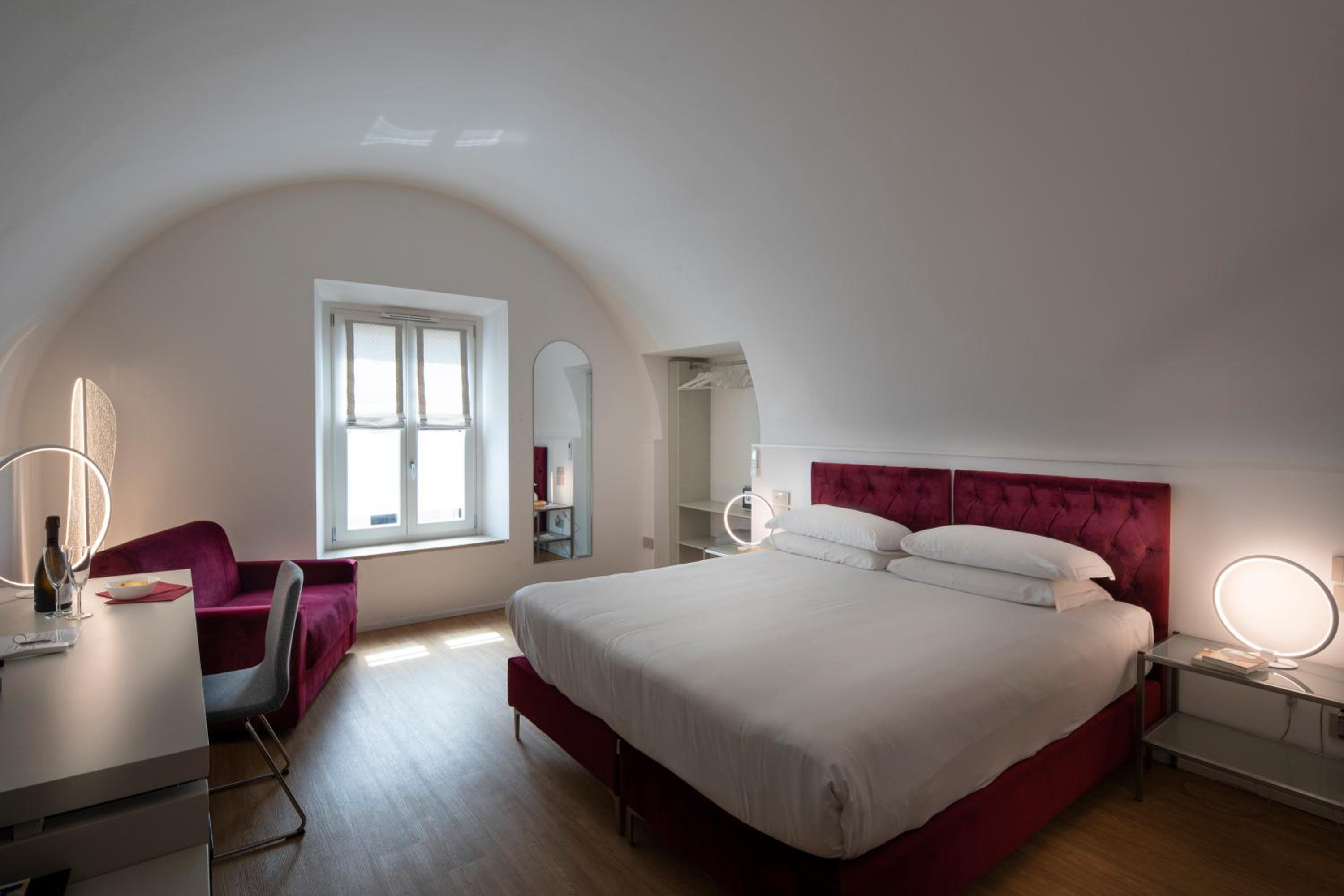 Double or Twin Room with Extra Bed - Photo 1