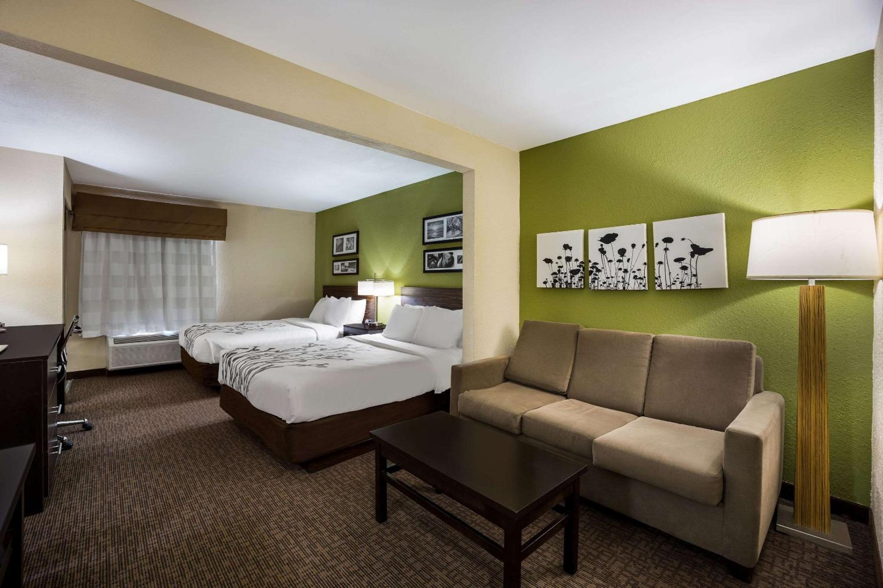 Queen Suite with Two Queen Beds - Non-Smoking - Photo 4