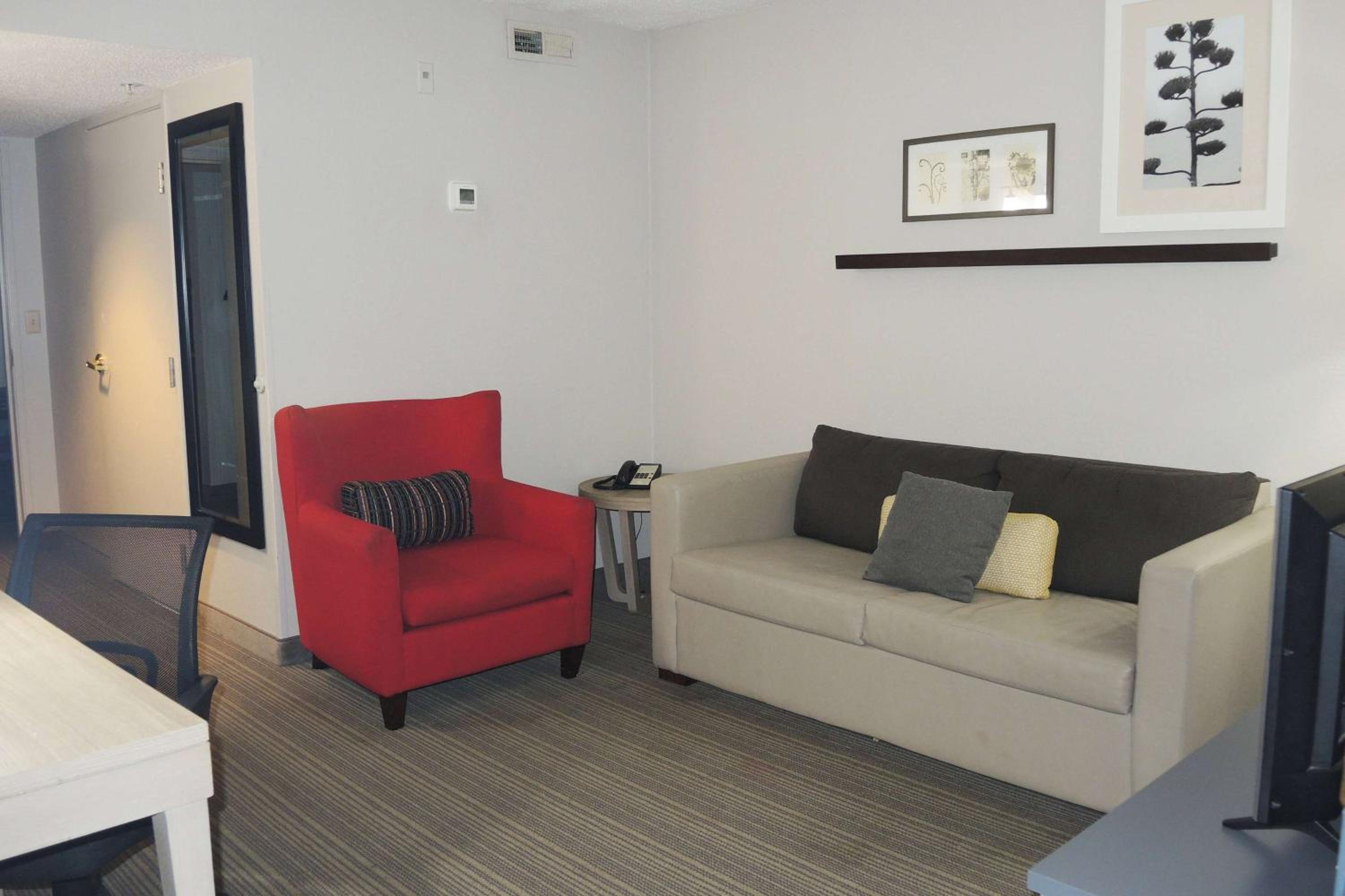 One-Bedroom Suite with Two Queen Beds, Non-Smoking - Photo 2
