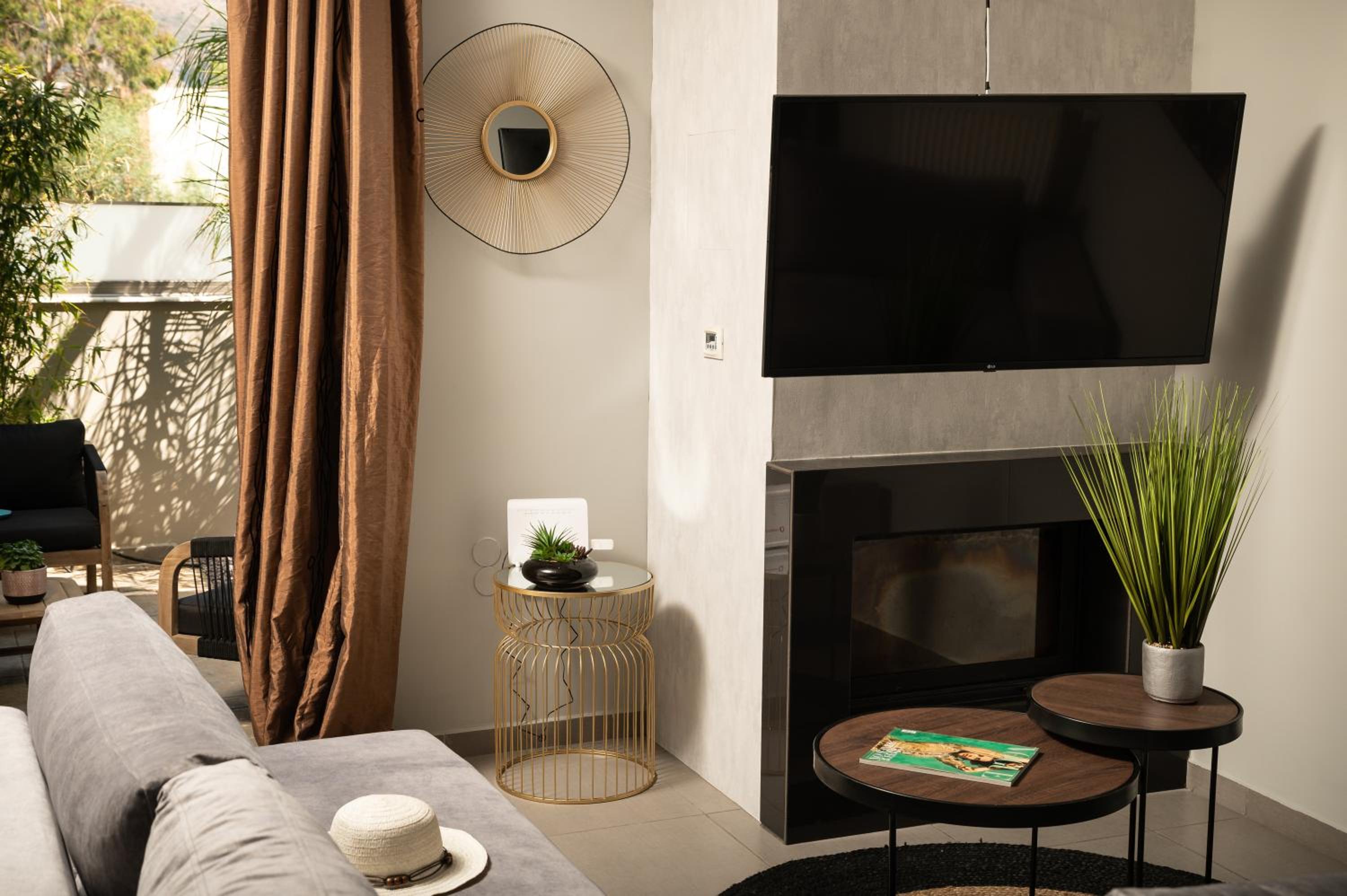 Luxury 3BD Maisonette with Jacuzzi and Sauna  photo 1