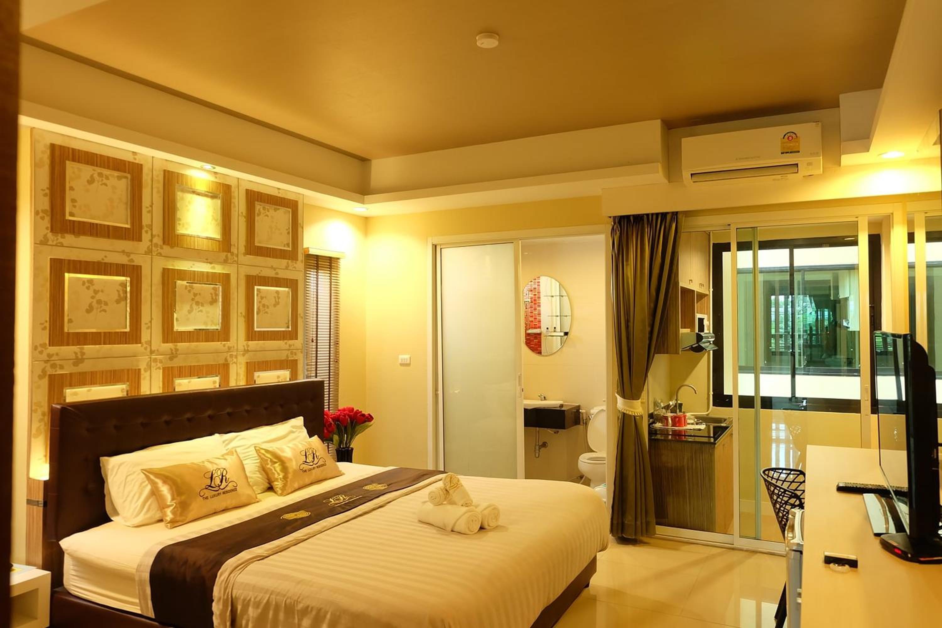 Standard King Room photo 3
