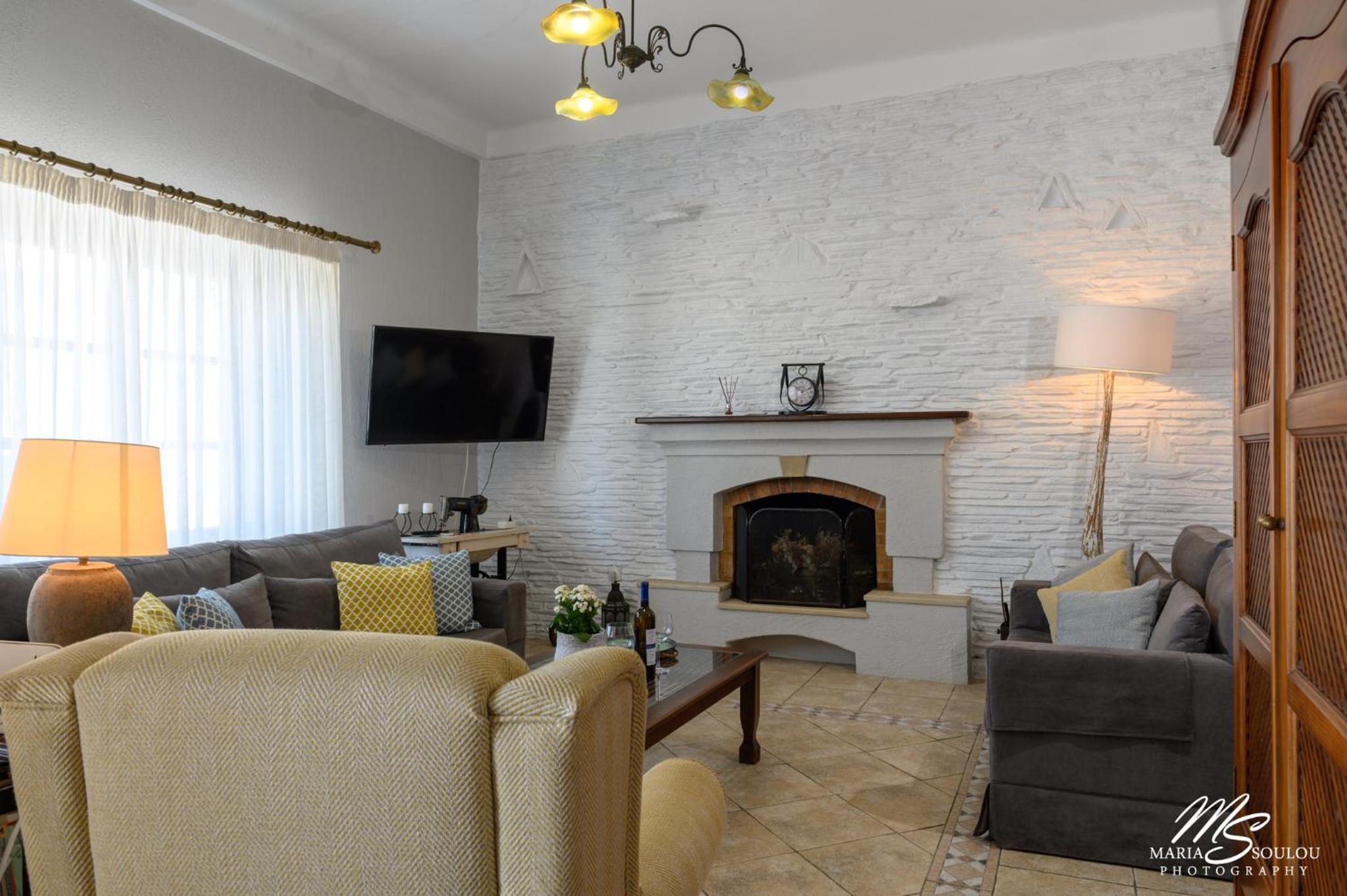 Three-Bedroom House photo 3