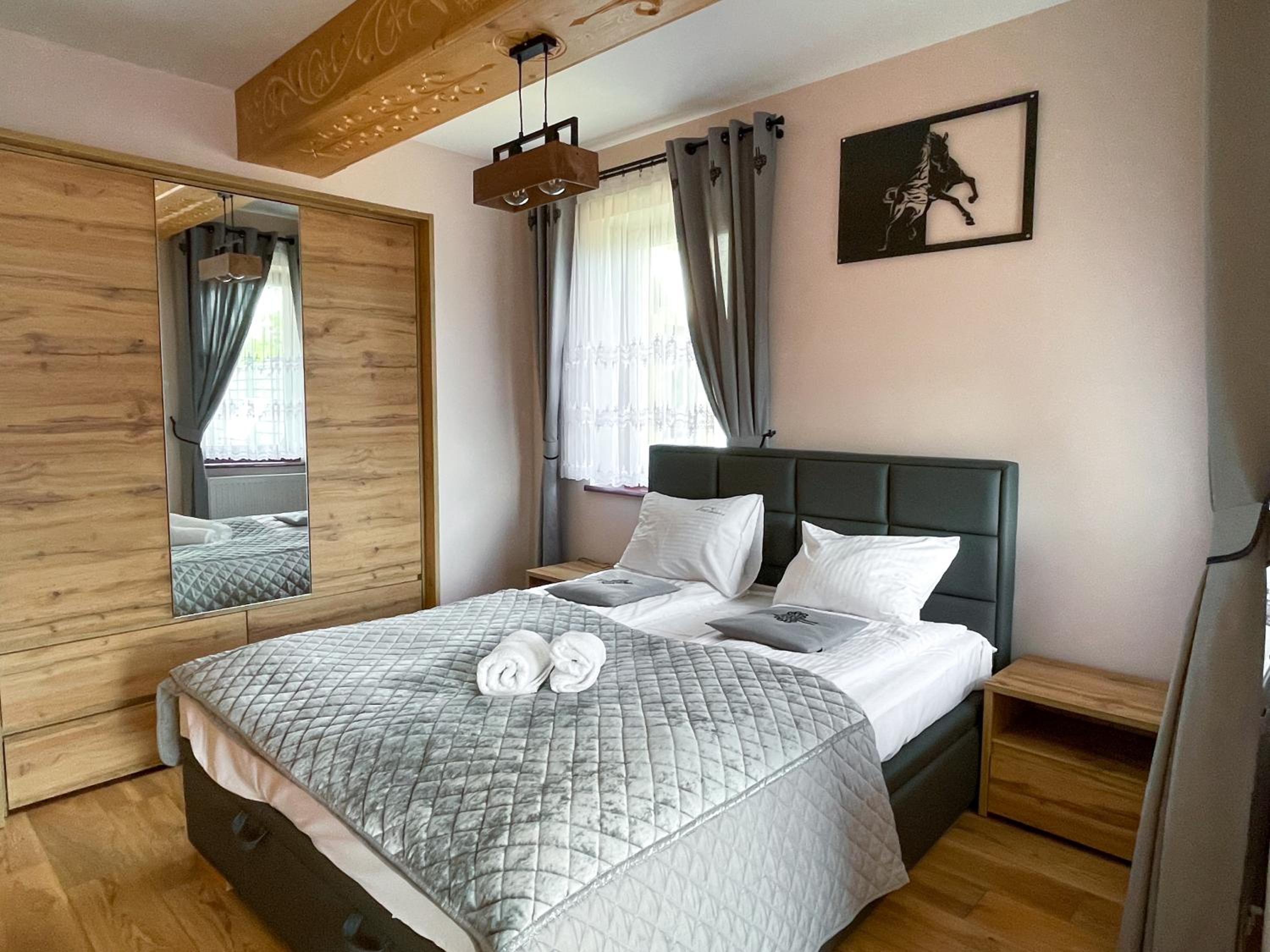 Apartment with Balcony - Photo 7