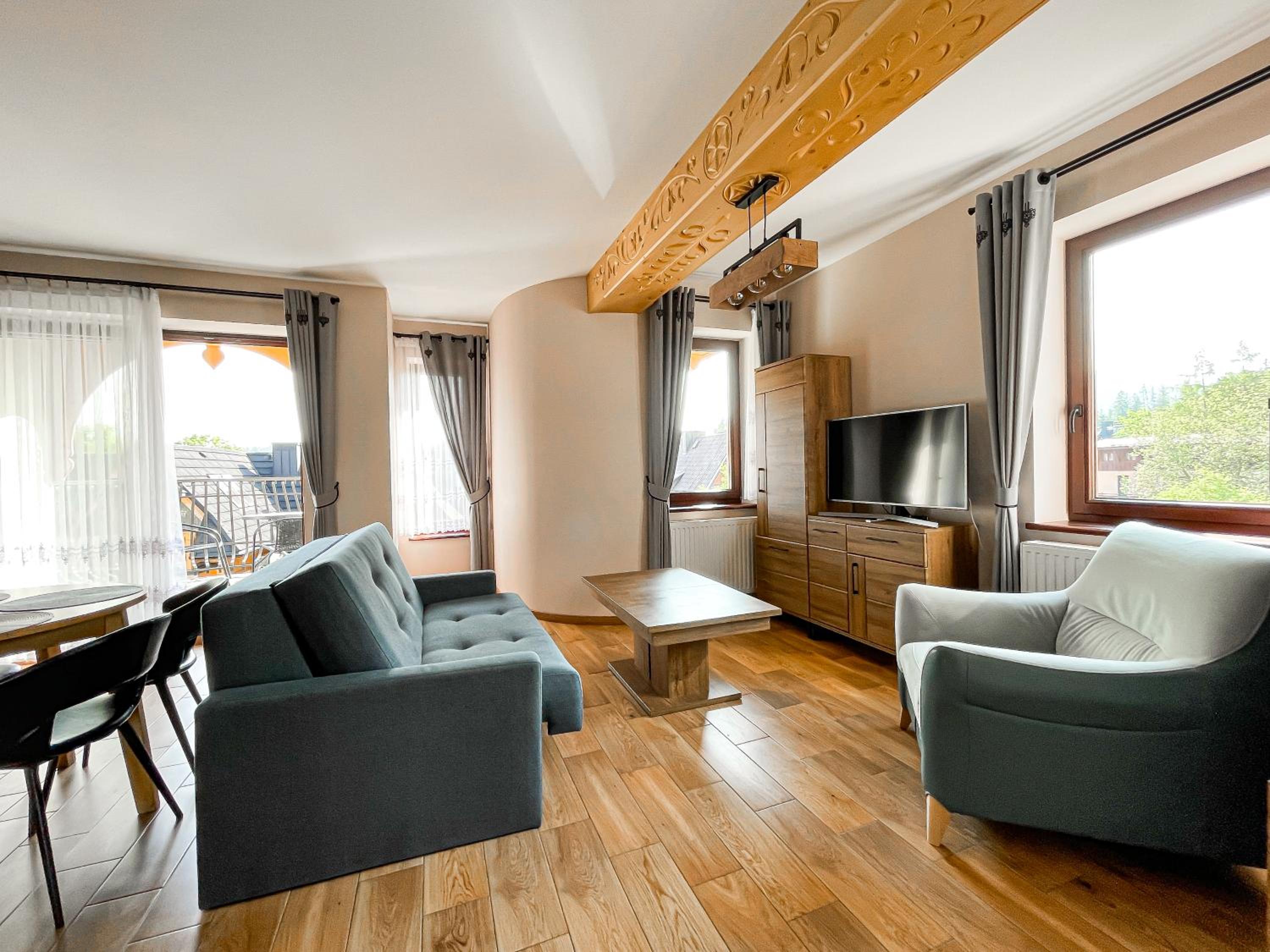 Apartment with Balcony - Photo 12