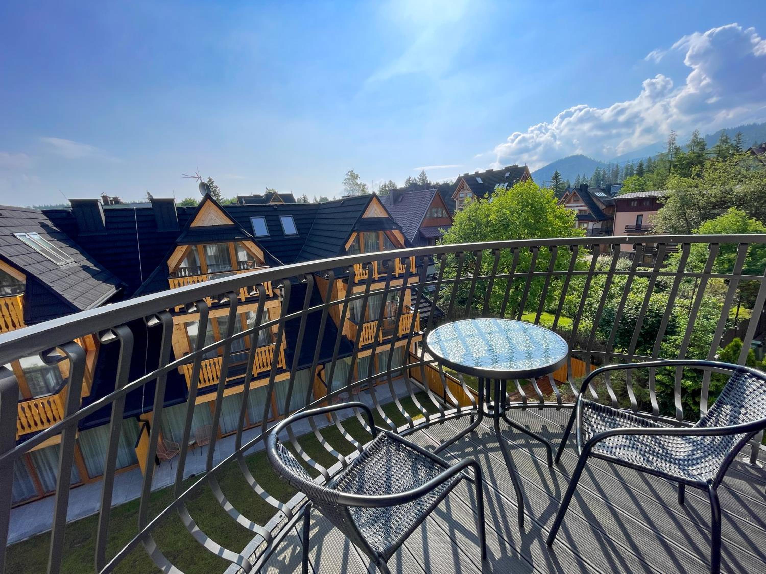 Apartment with Balcony - Photo 13