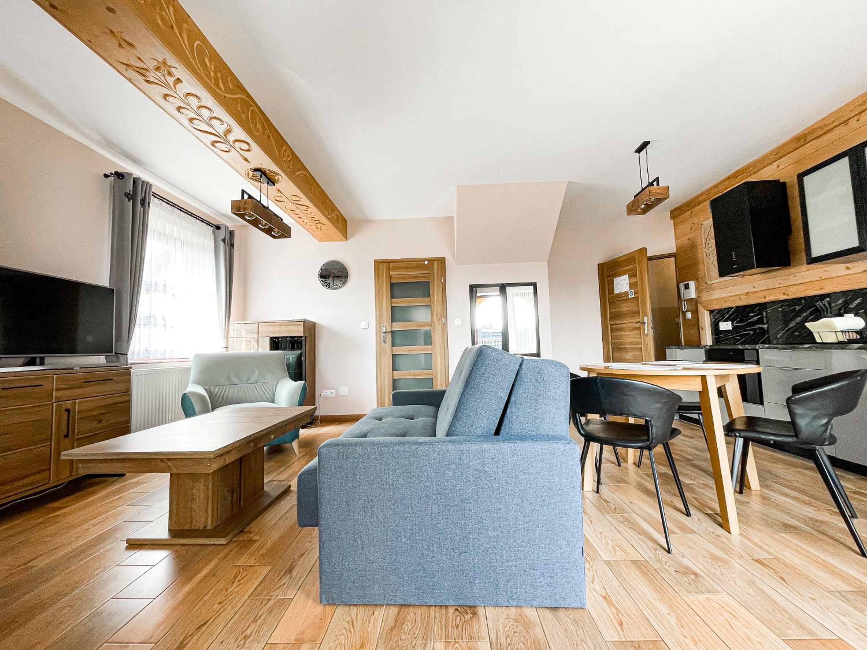 Apartment with Balcony - Photo 15