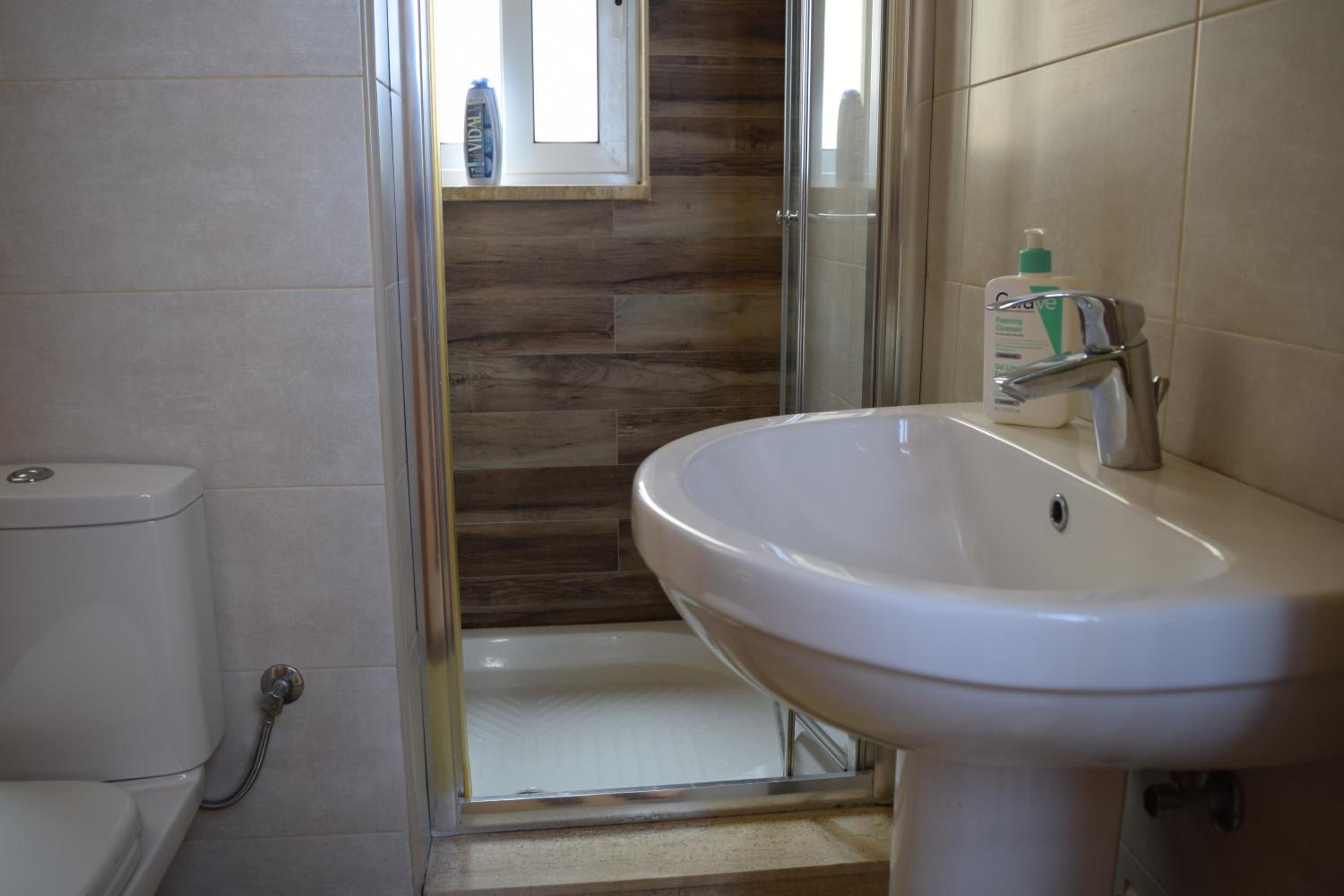 Double Room with Private External Bathroom photo 2
