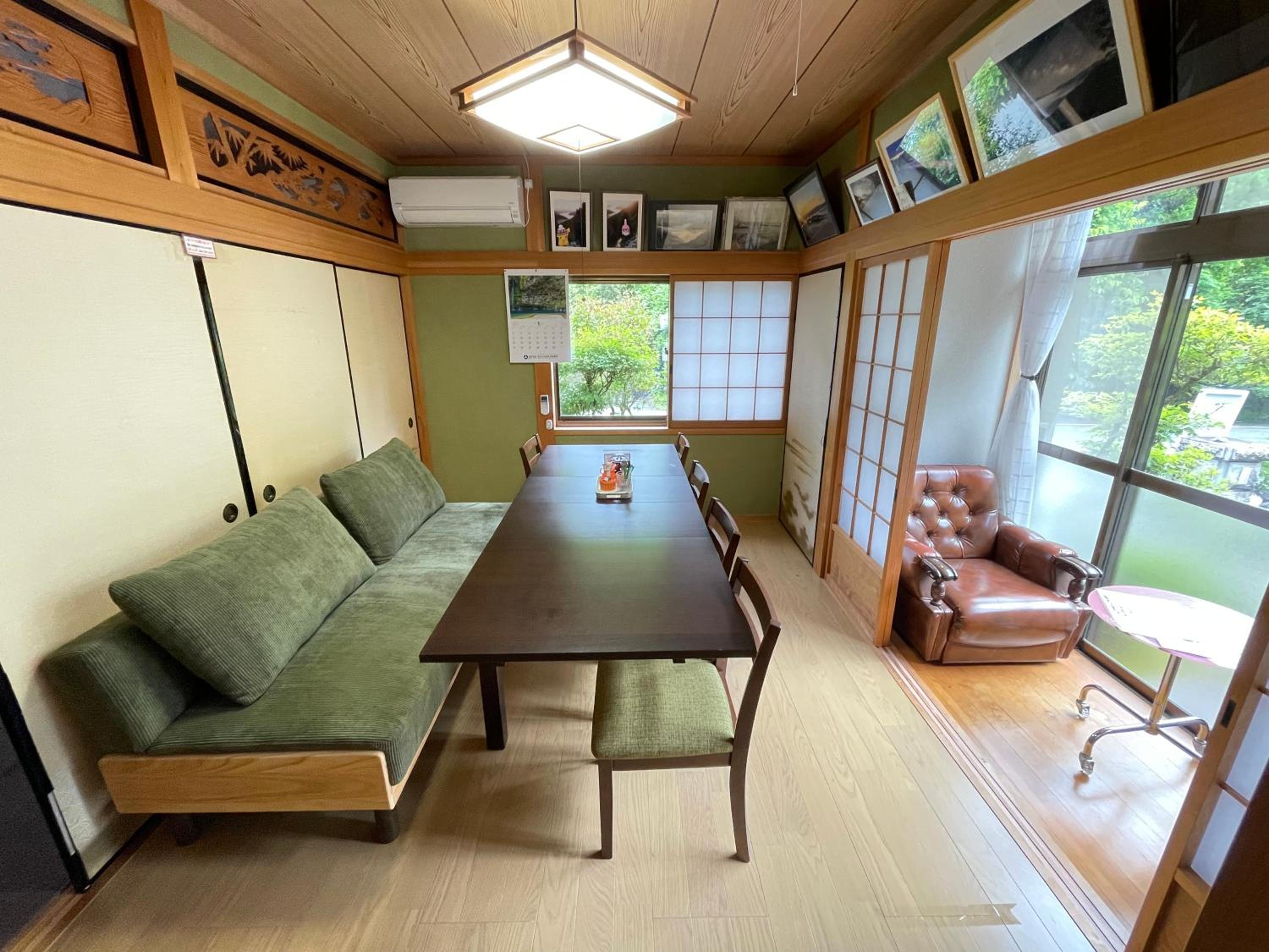 Economy Double Room - Photo 12