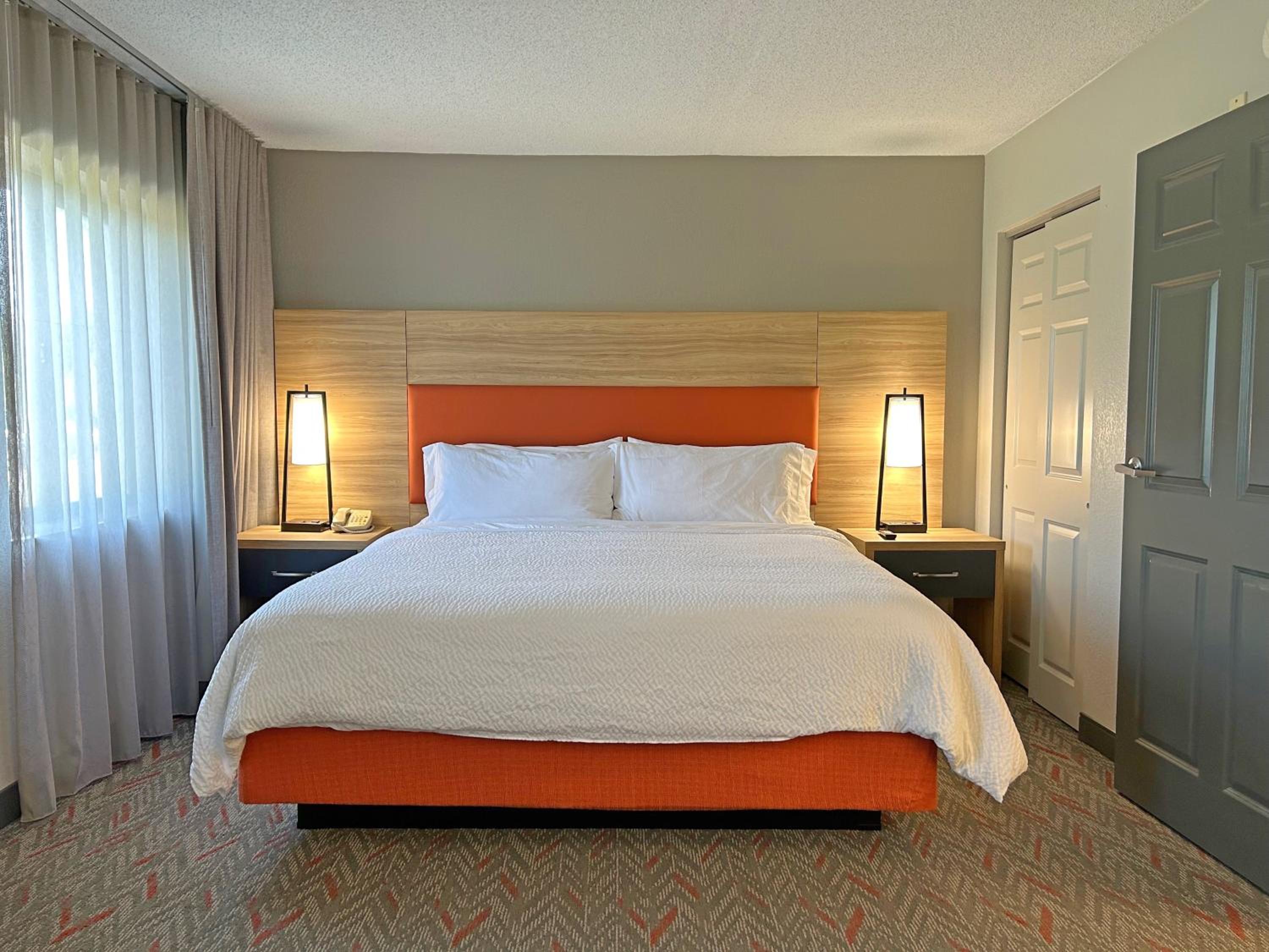One-Bedroom King Suite - Photo 4