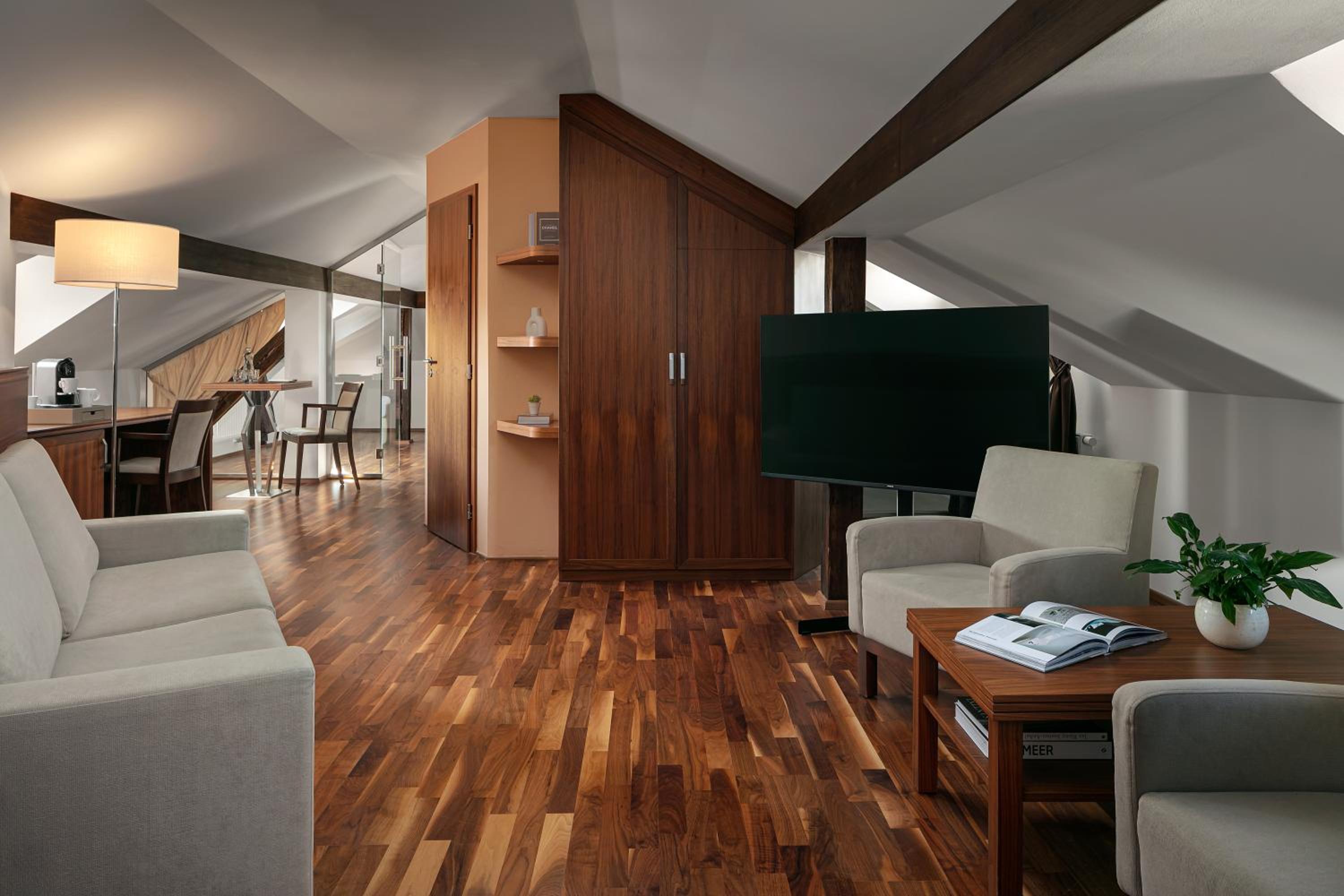 Deluxe Suite photo 3